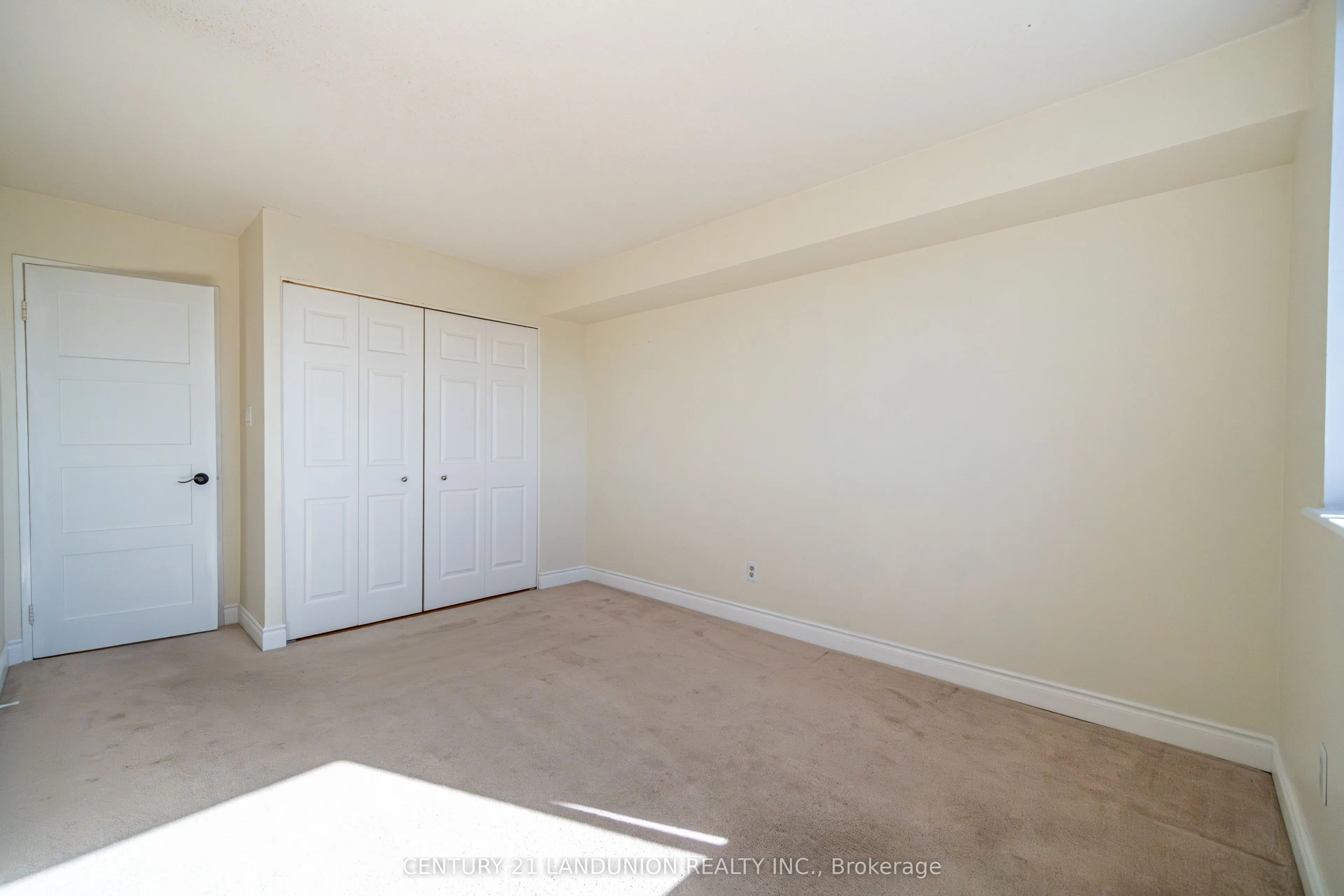 326 Major Mackenzie Drive E, #619