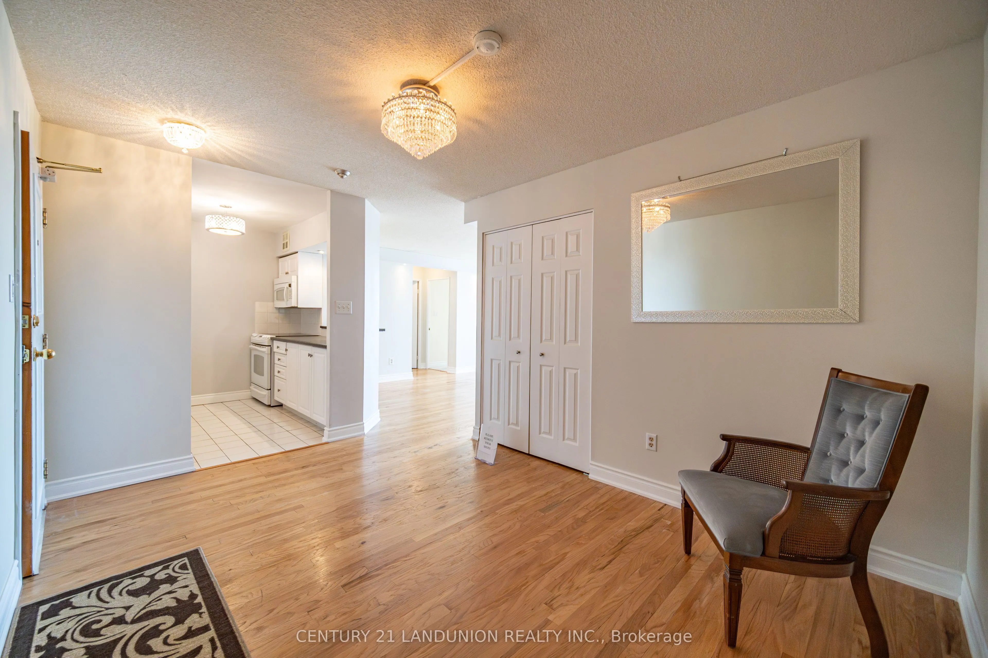 326 Major Mackenzie Drive E, #619