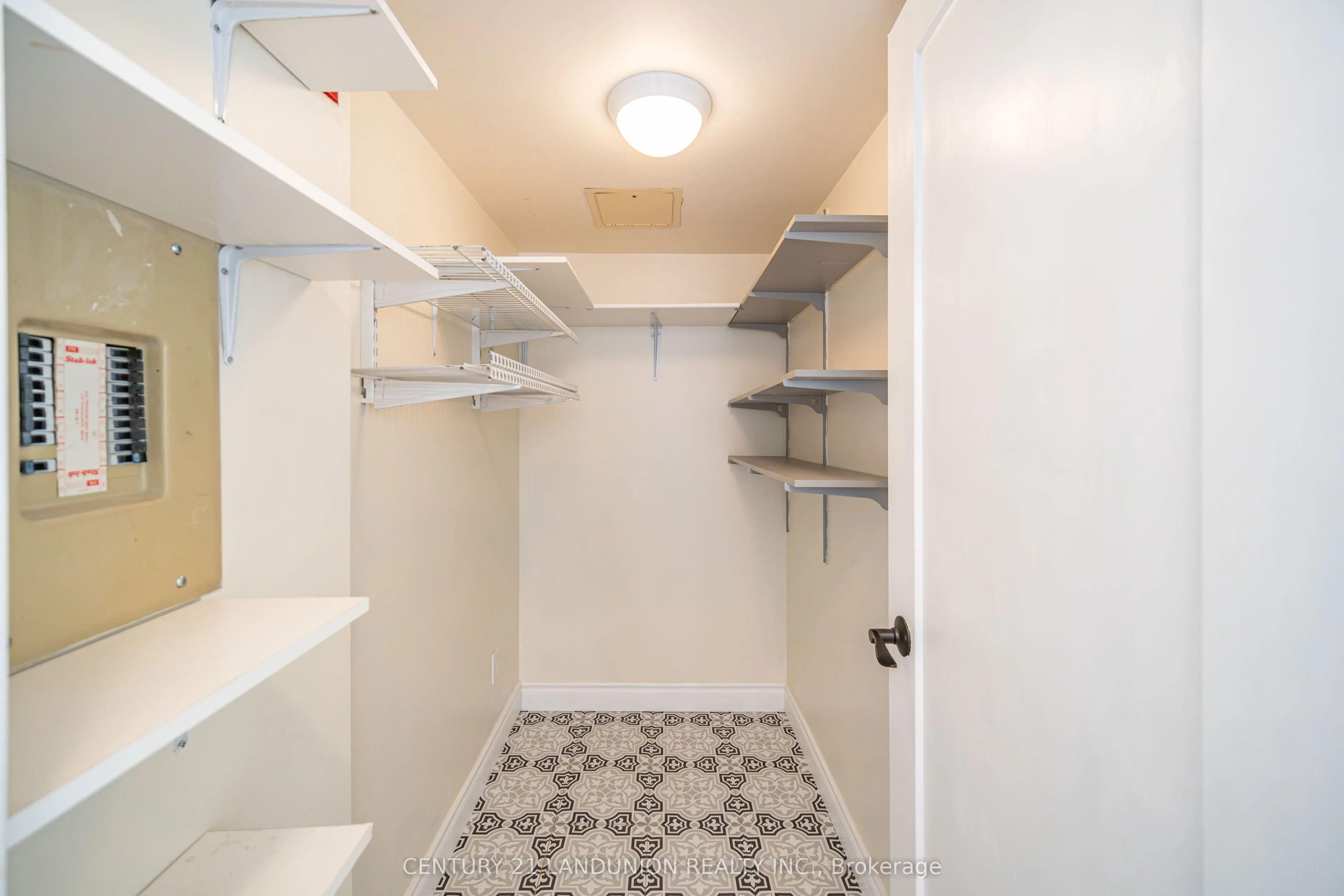 326 Major Mackenzie Drive E, #619