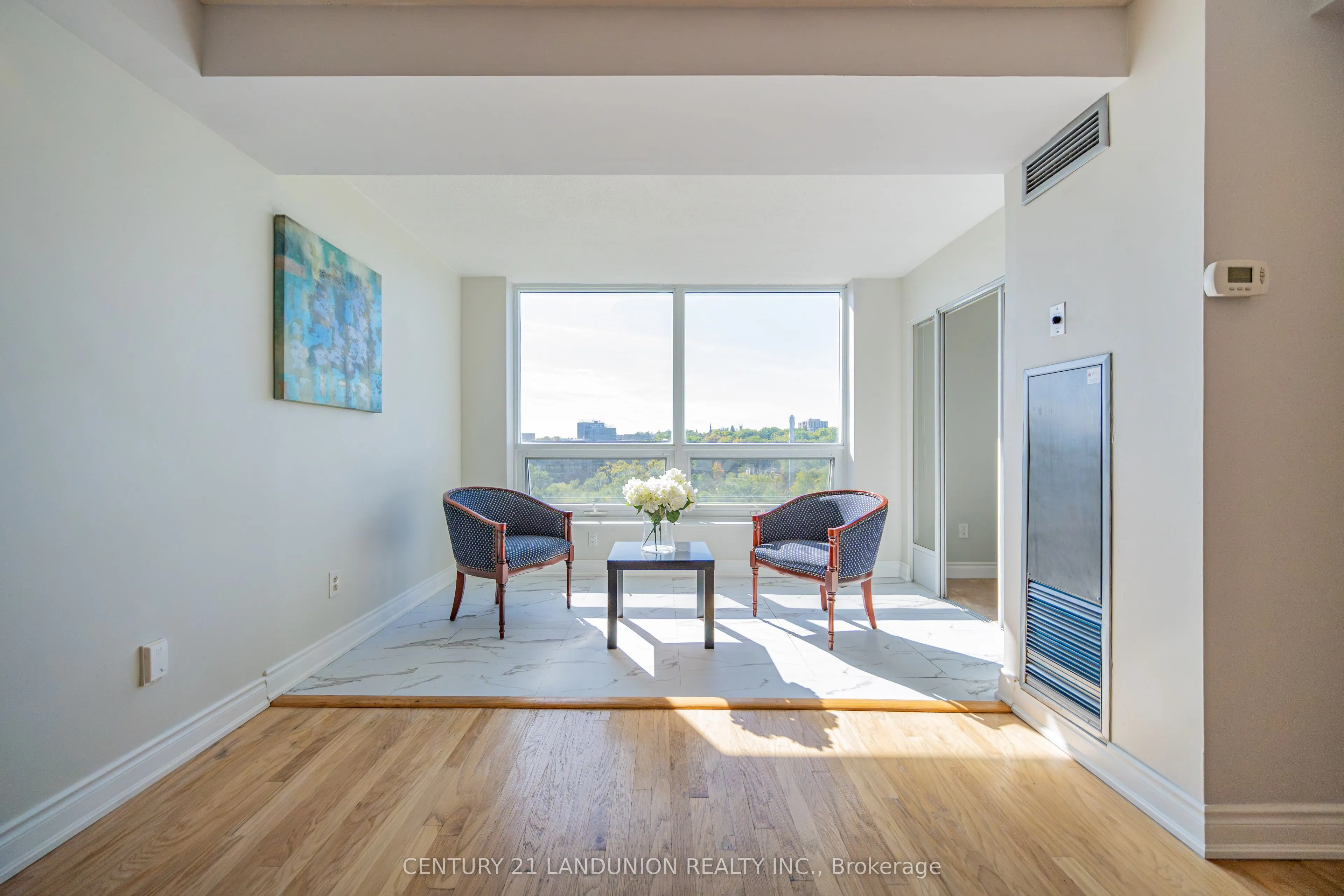 326 Major Mackenzie Drive E, #619
