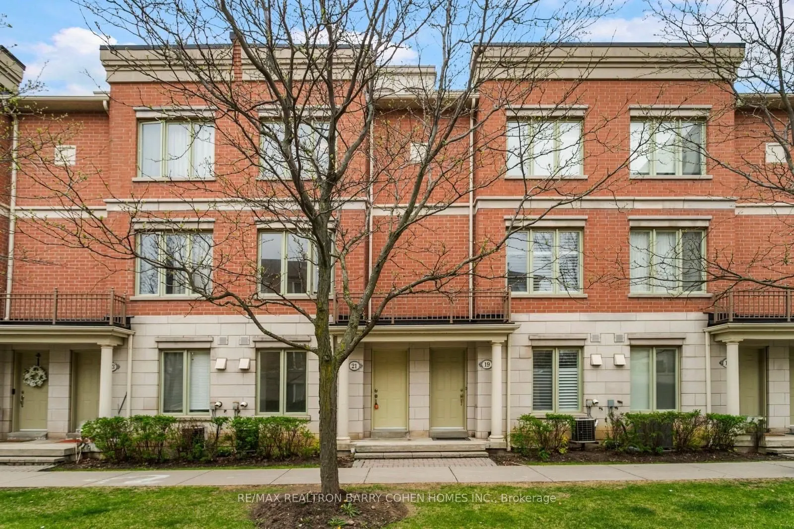 21 Galleria Parkway, #21