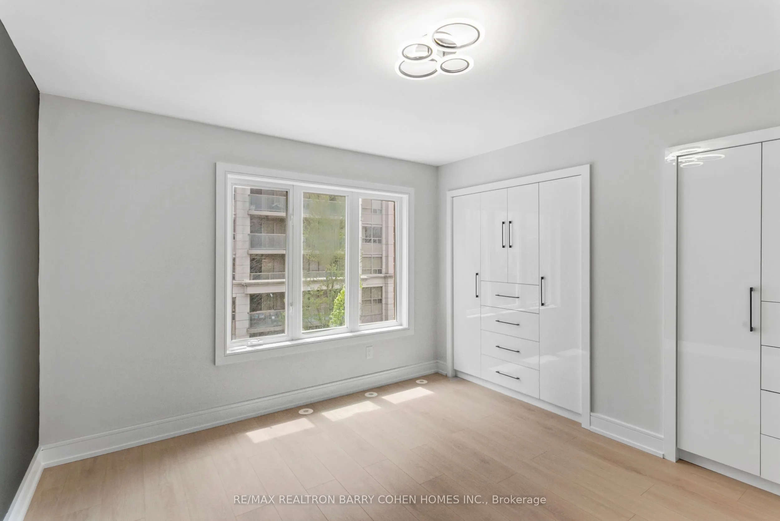 21 Galleria Parkway, #21