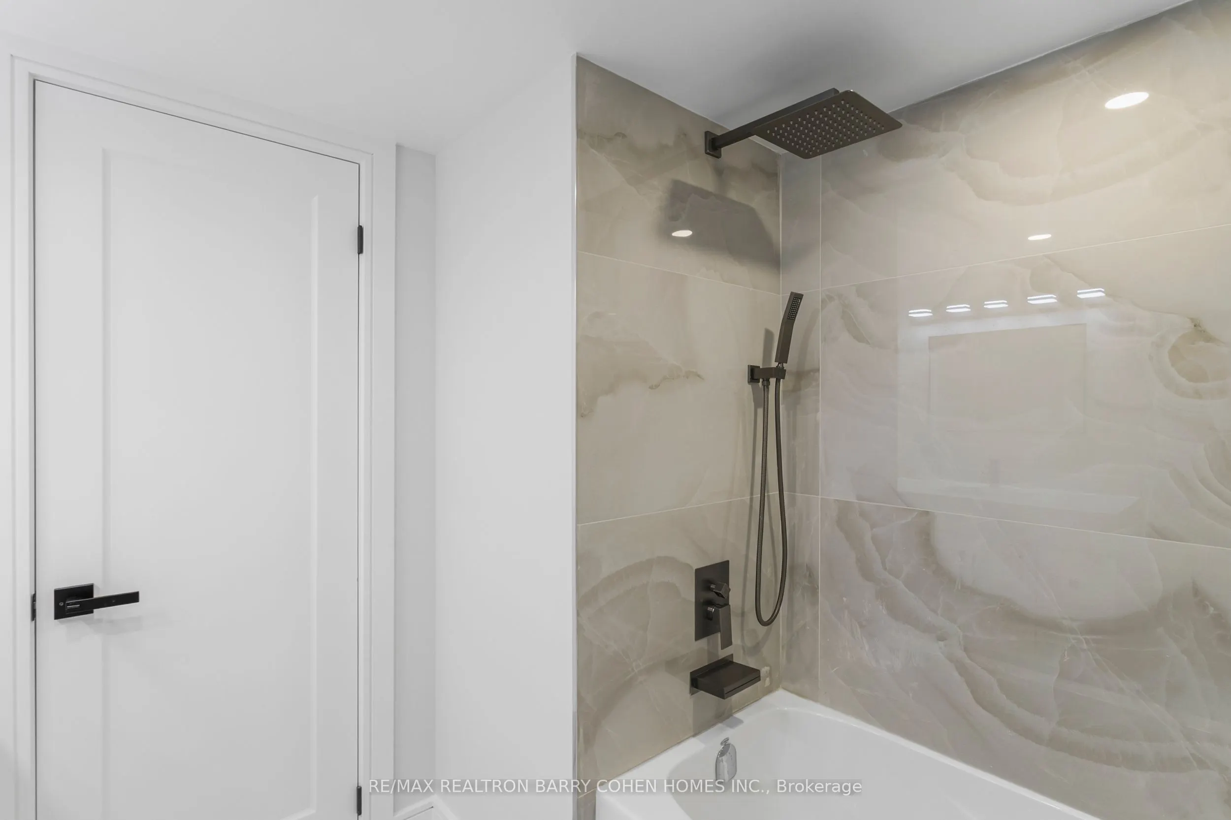 21 Galleria Parkway, #21