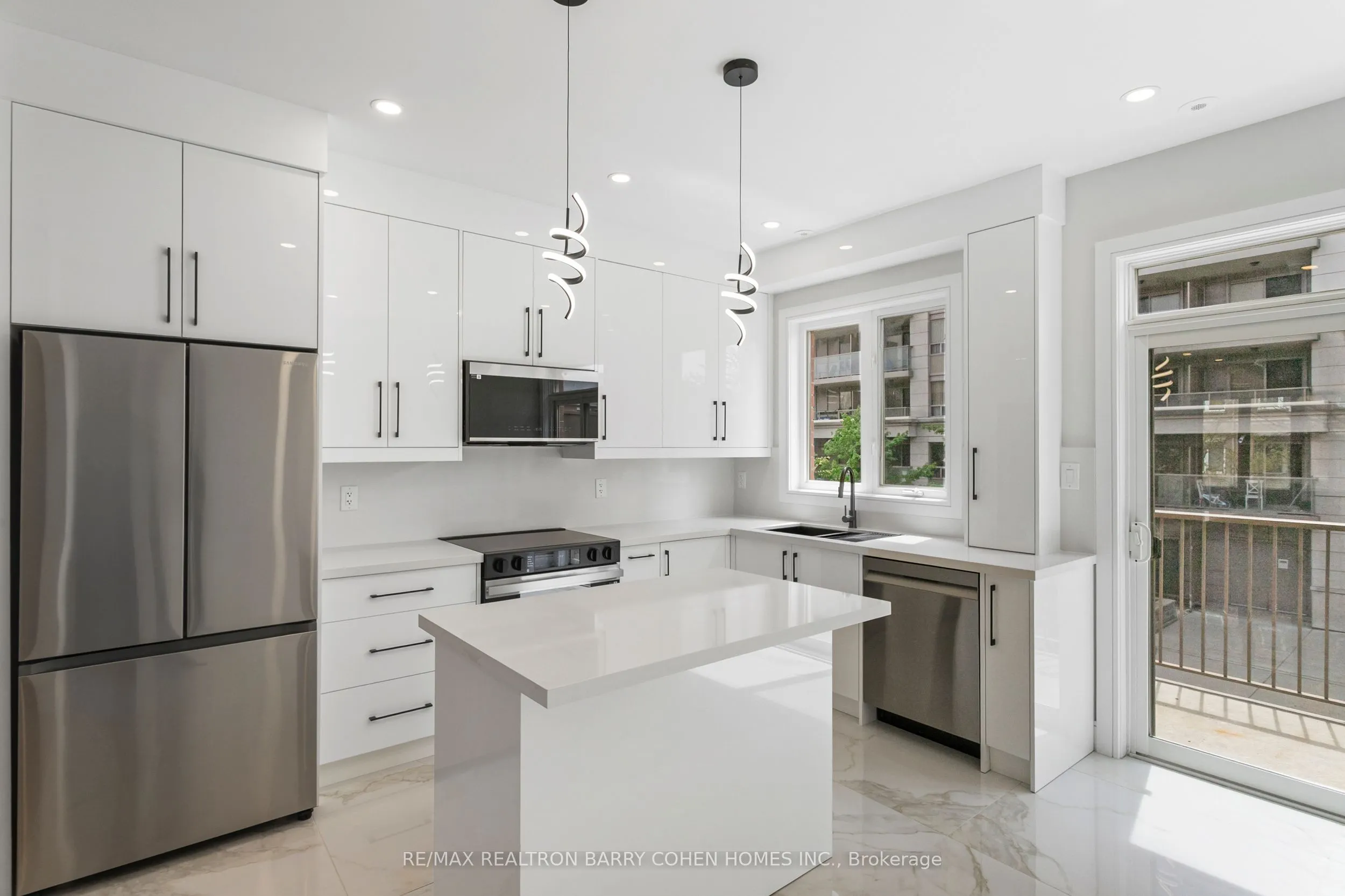 21 Galleria Parkway, #21