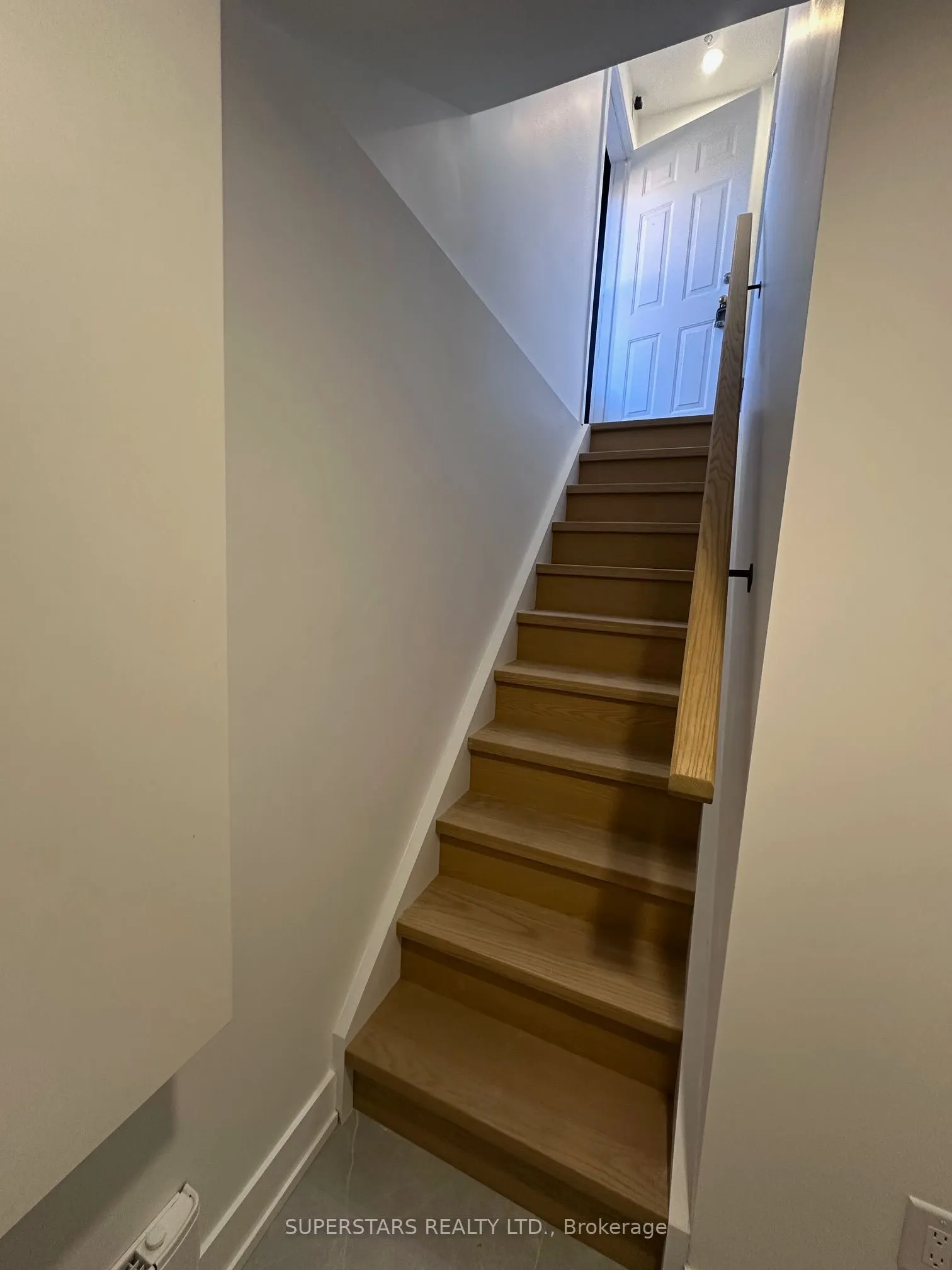 4 Galbraith Crescent, #Lower