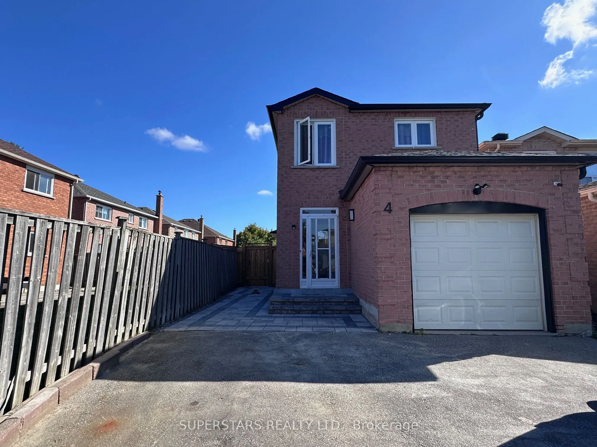4 Galbraith Crescent, #Lower