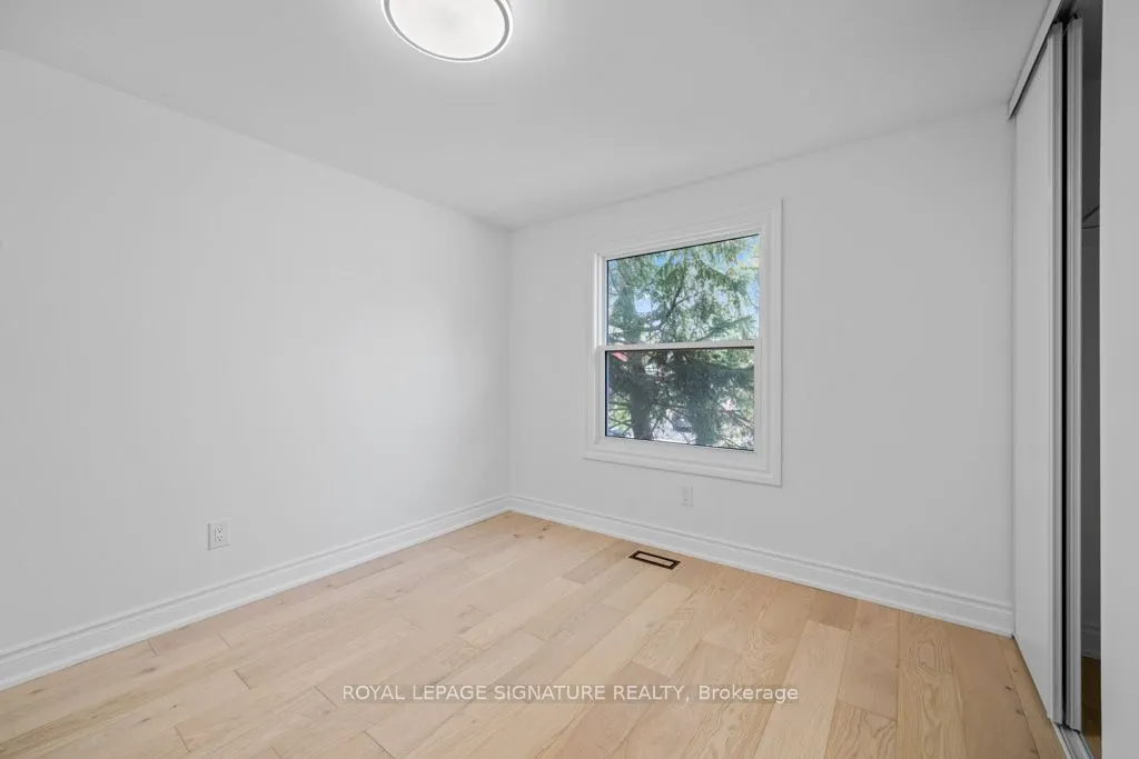 227 Thoms Crescent