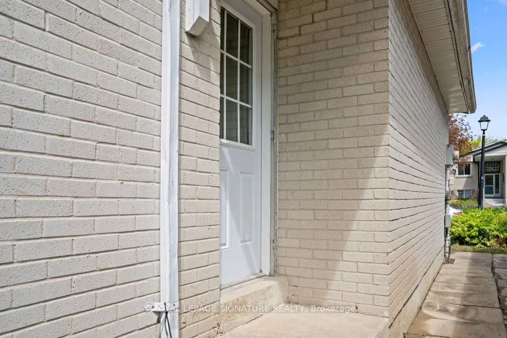 227 Thoms Crescent