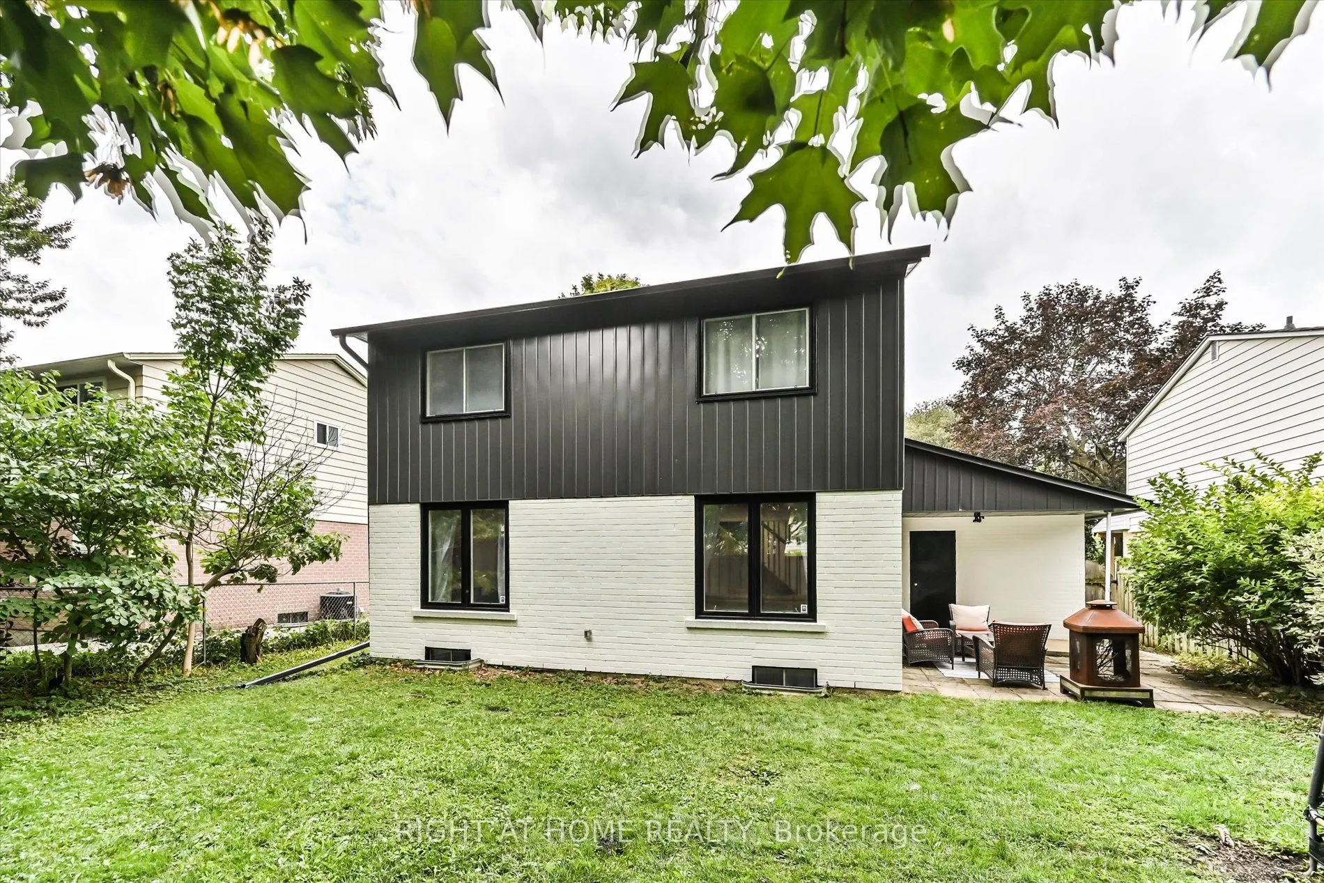 385 Borden Avenue