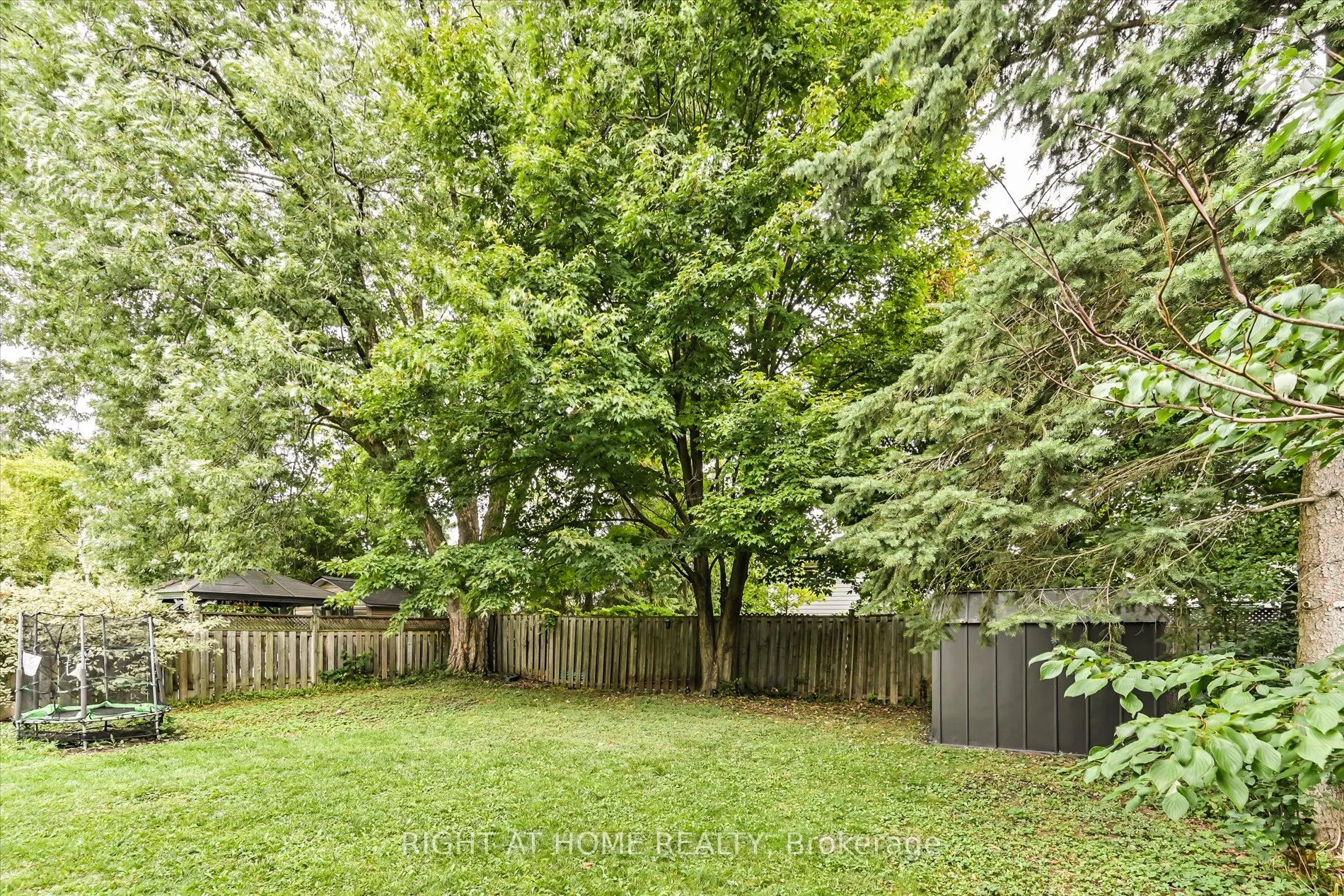385 Borden Avenue