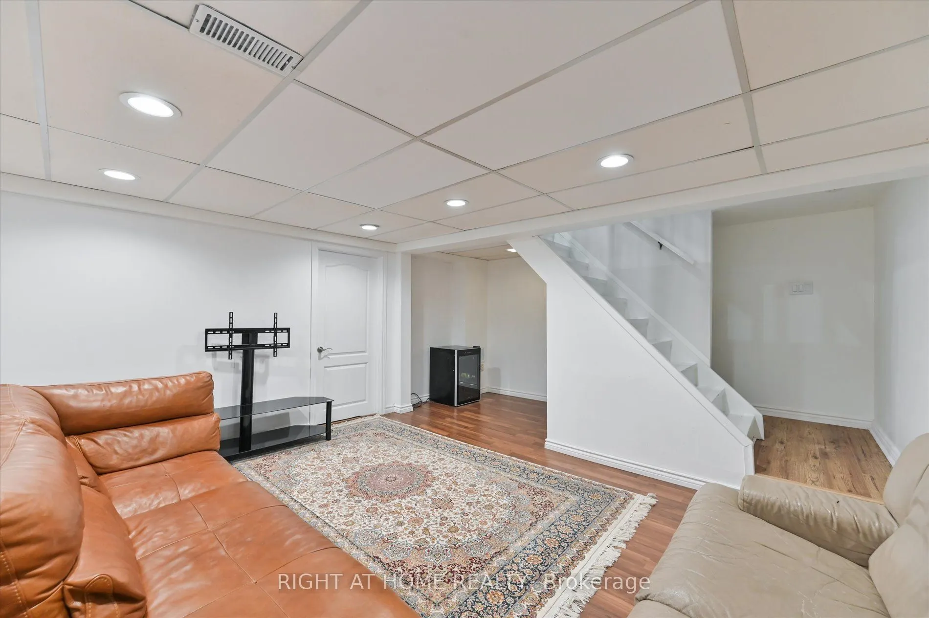 385 Borden Avenue