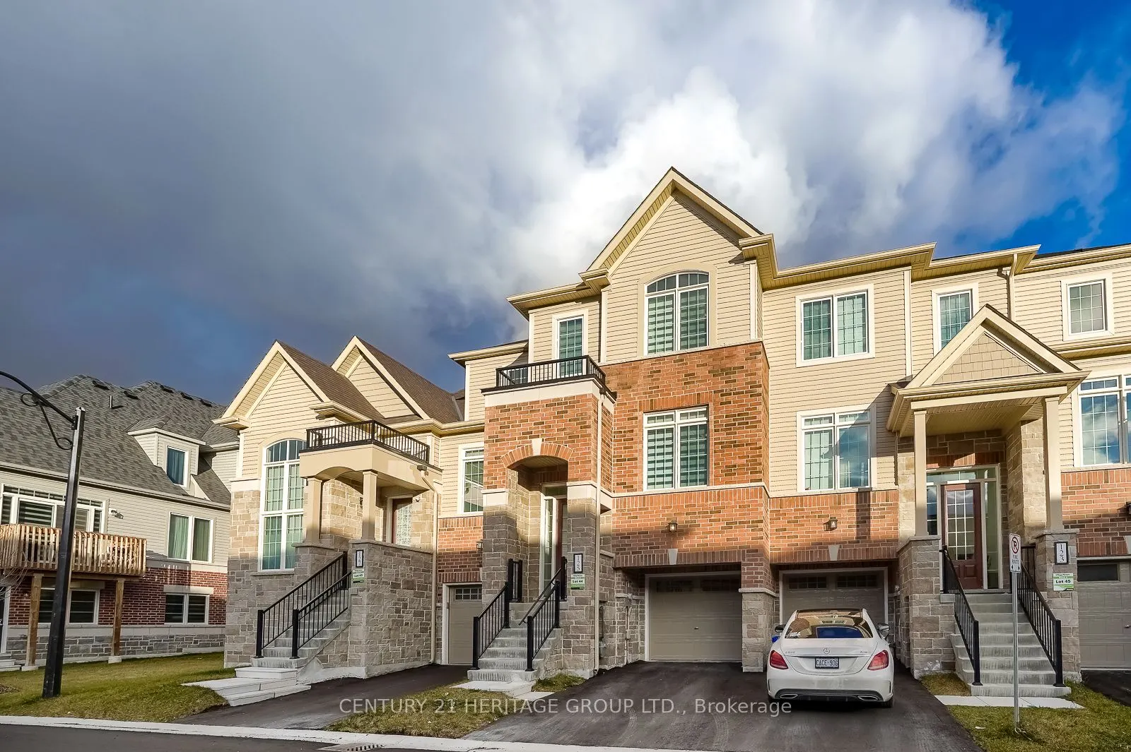 125 Lyall Stokes Circle