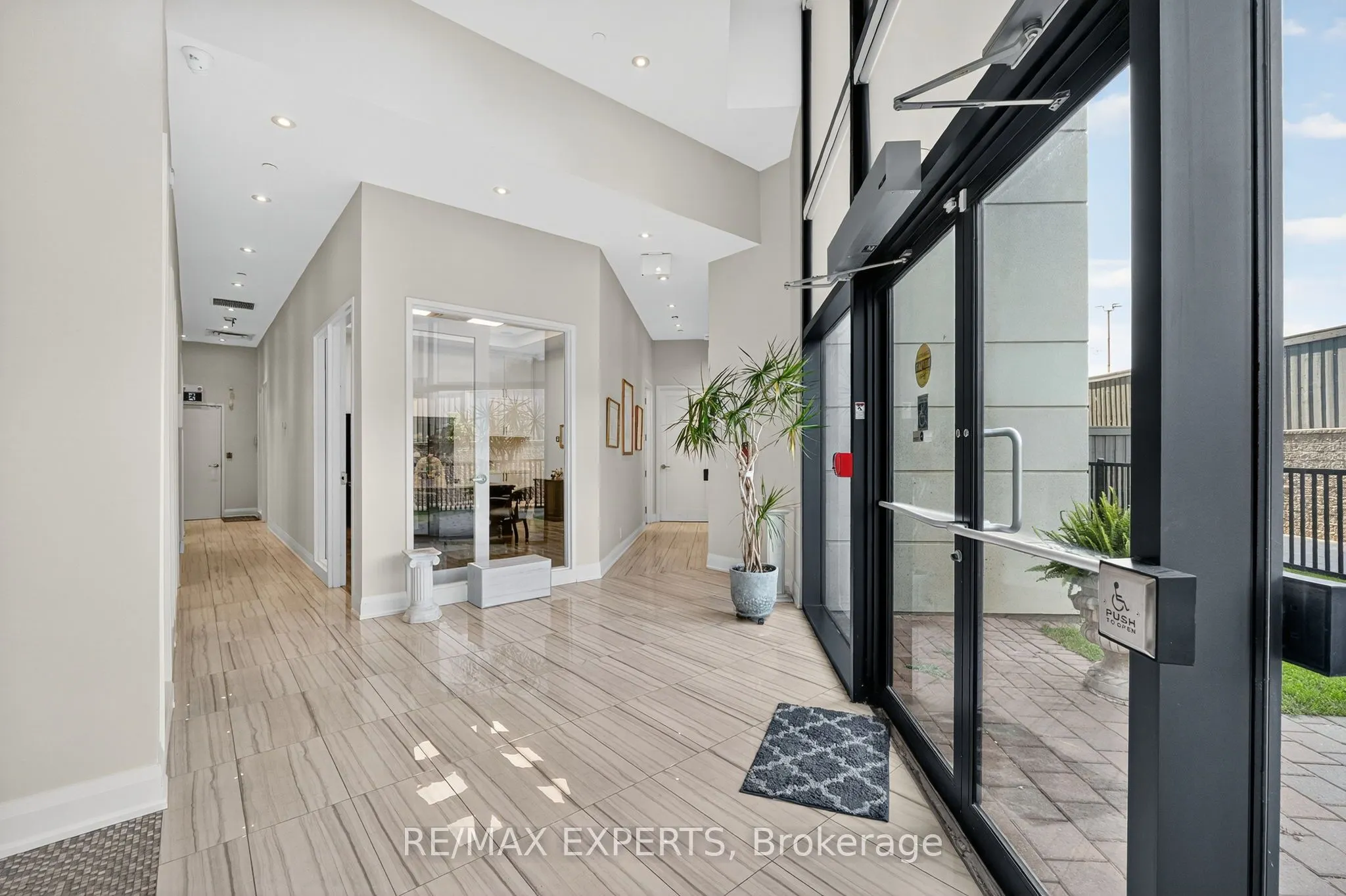 12 Woodstream Boulevard, #6