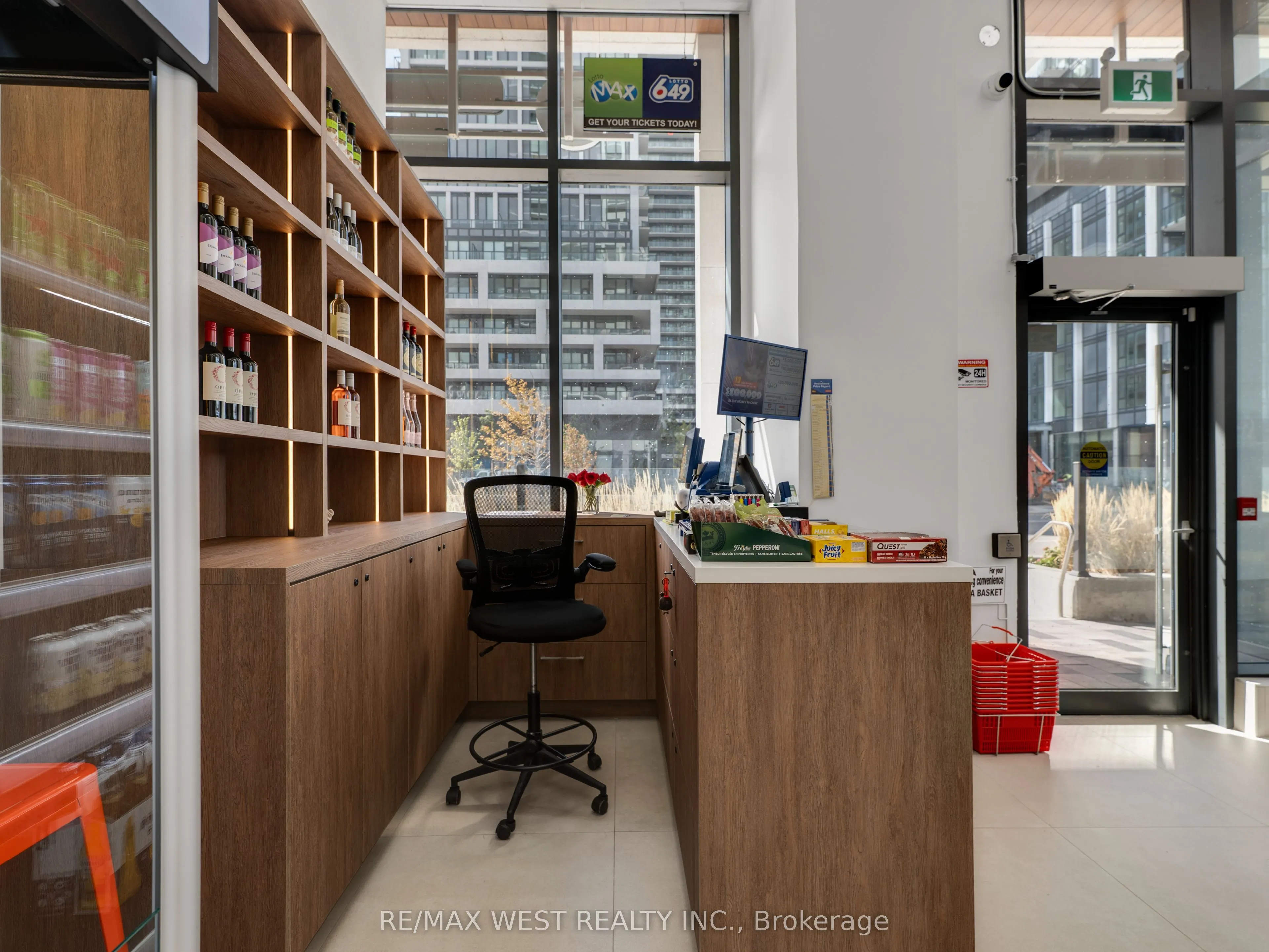 9000 Jane Street, #6 & 7