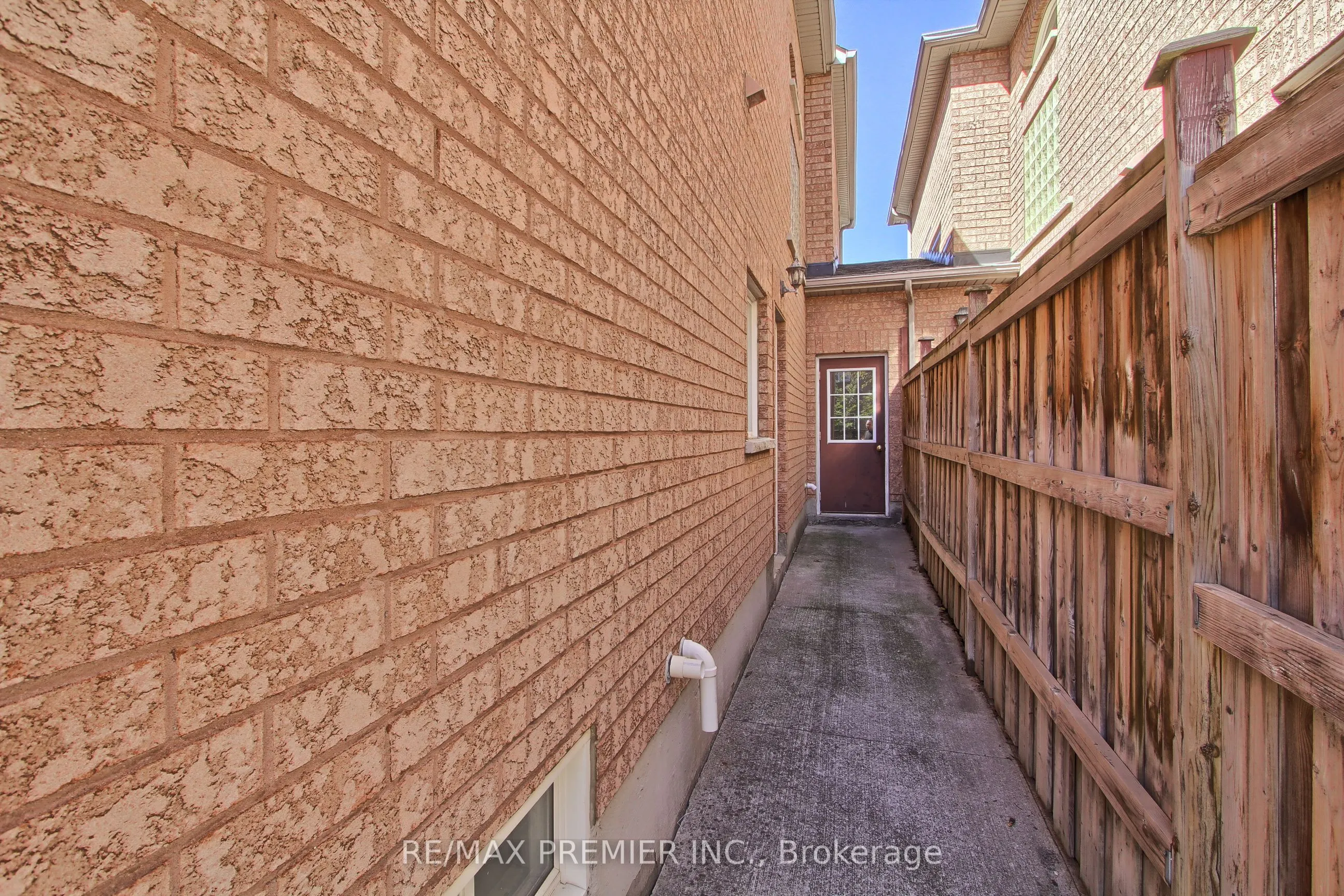 39 Ronan Crescent