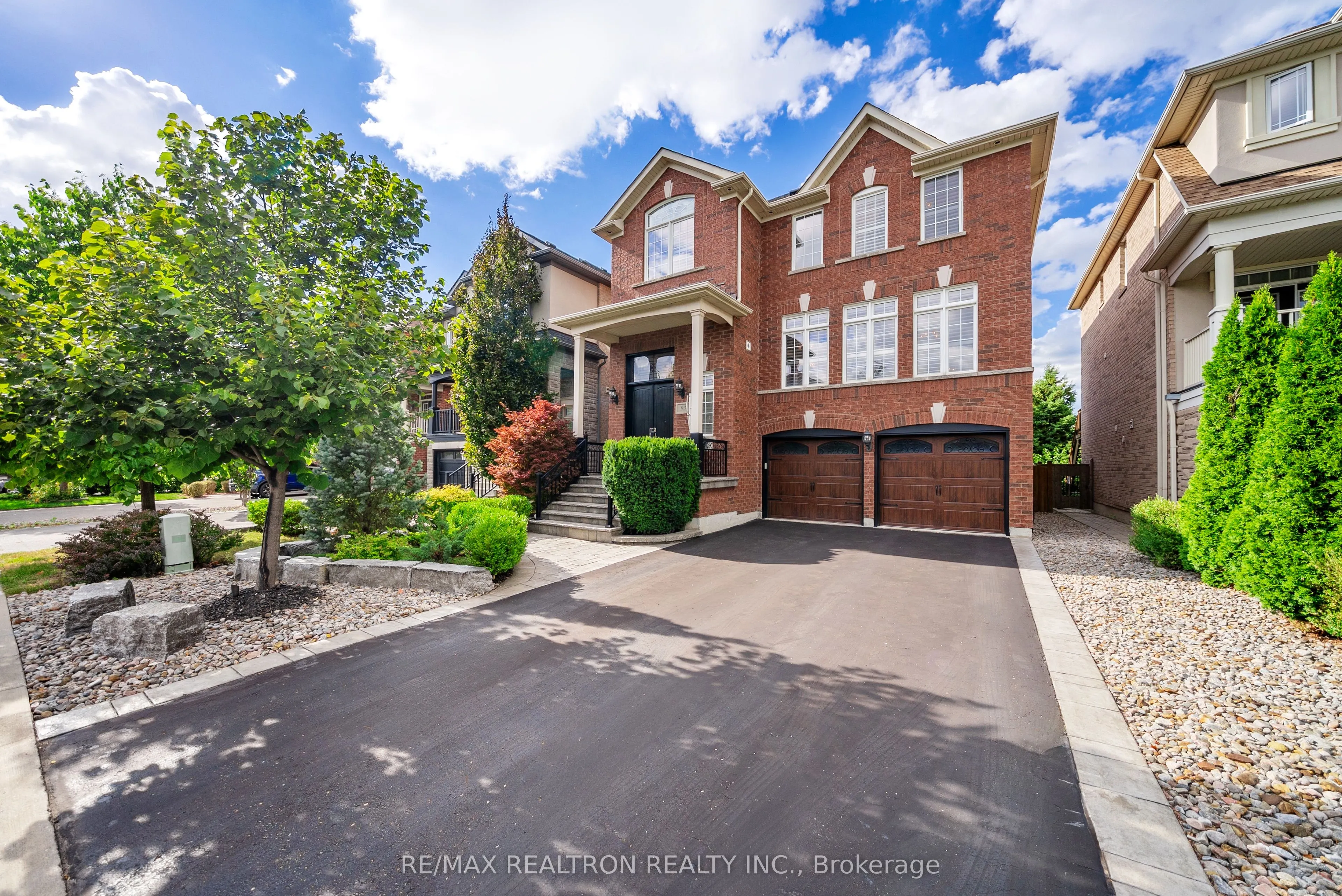 93 Timna Crescent