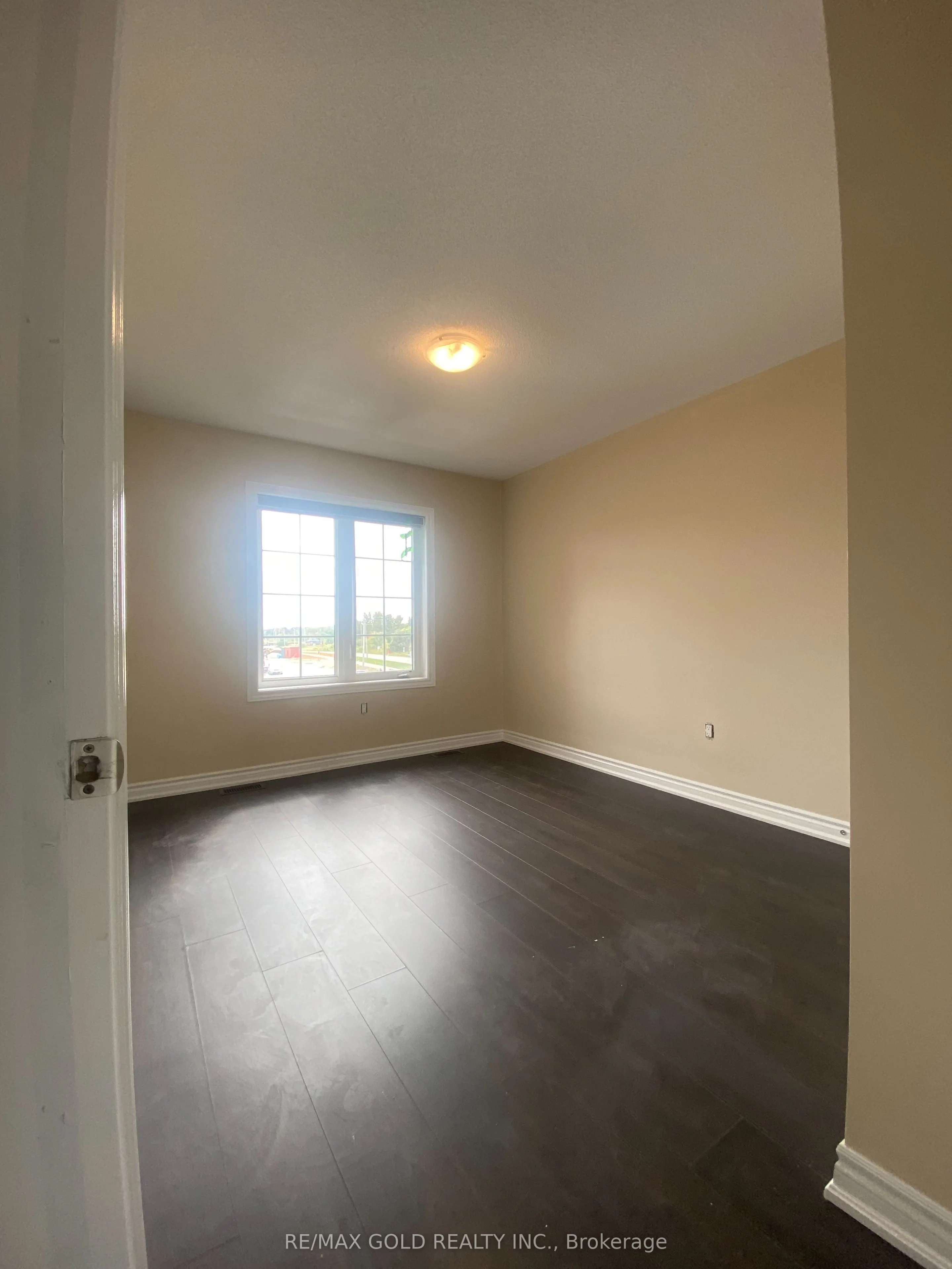 2242 Grainger Loop