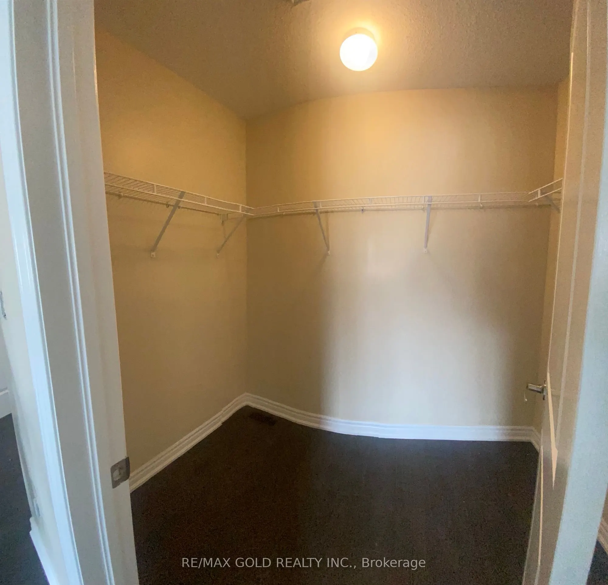 2242 Grainger Loop
