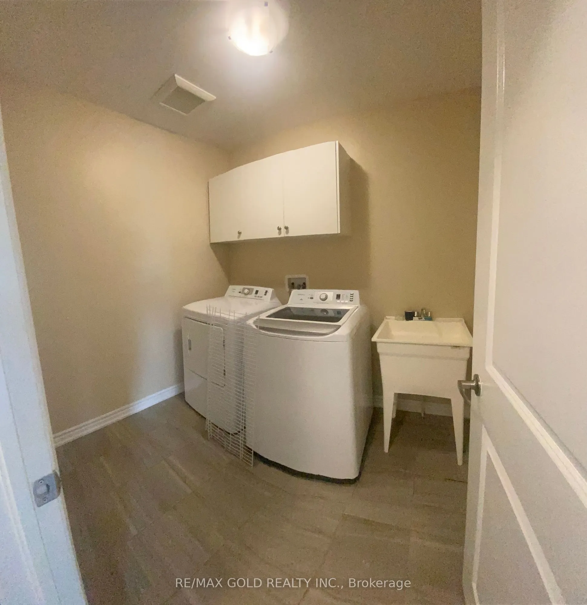 2242 Grainger Loop
