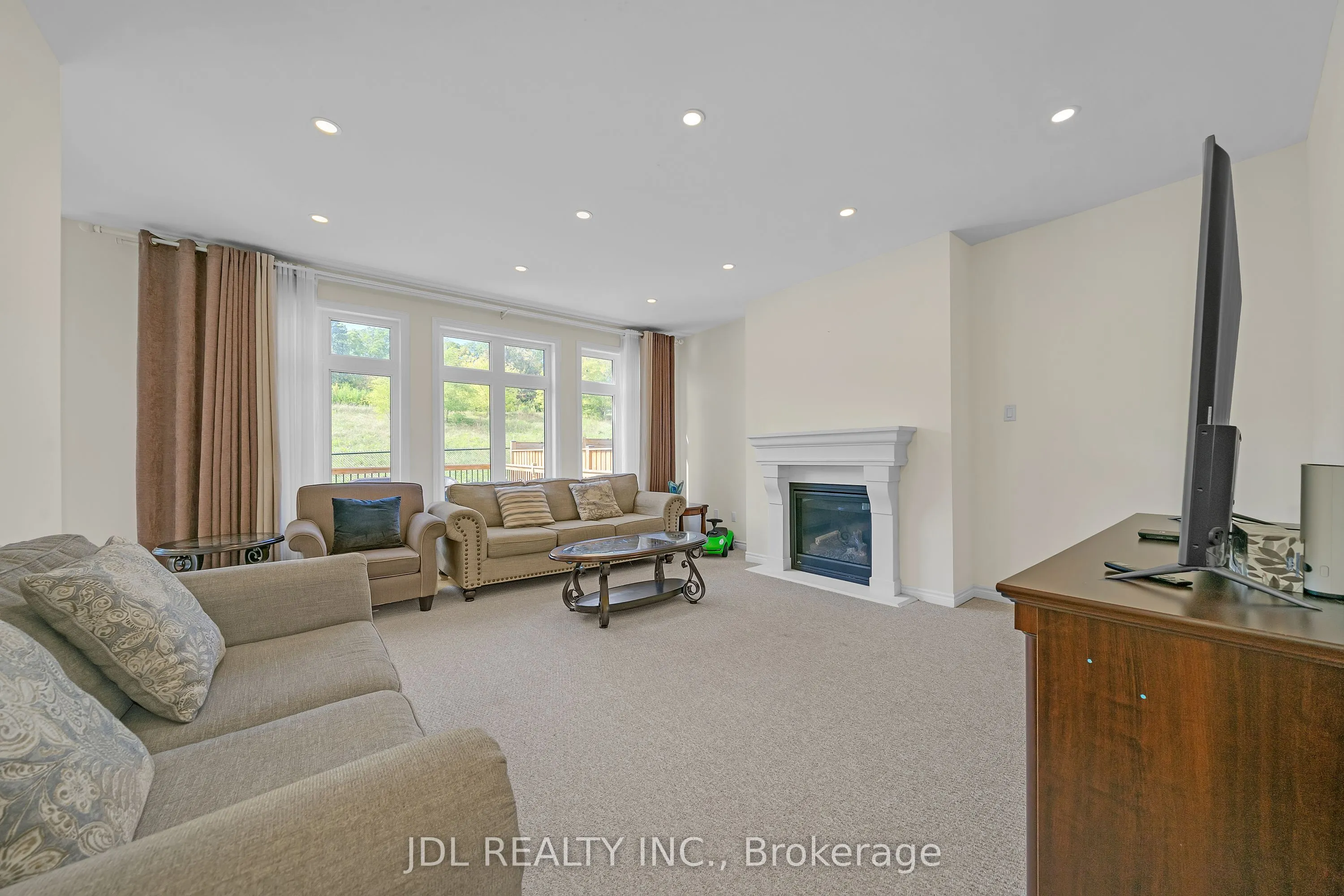 12 Prunella Crescent