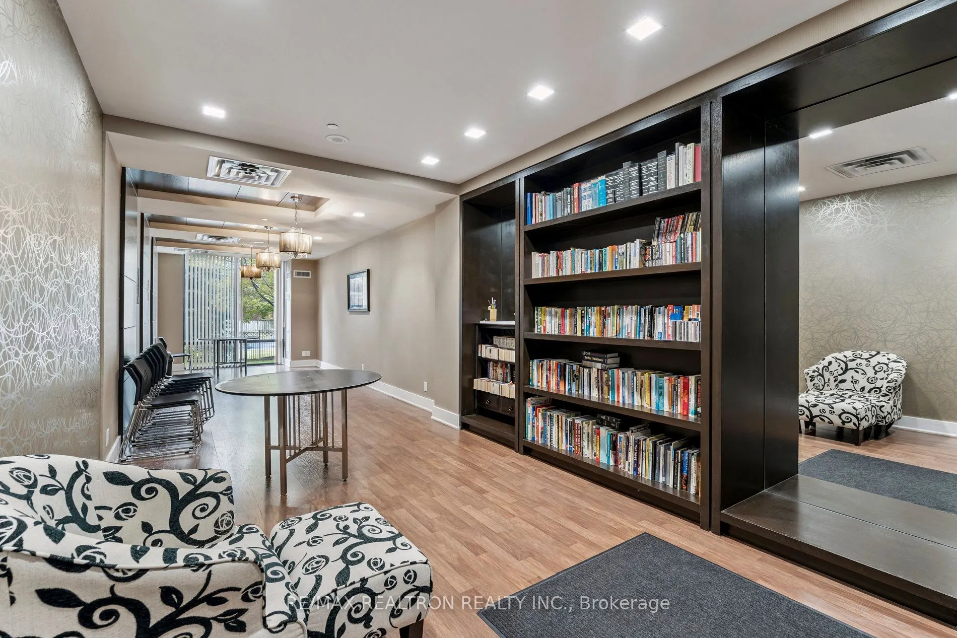 520 Steeles Avenue W, #714
