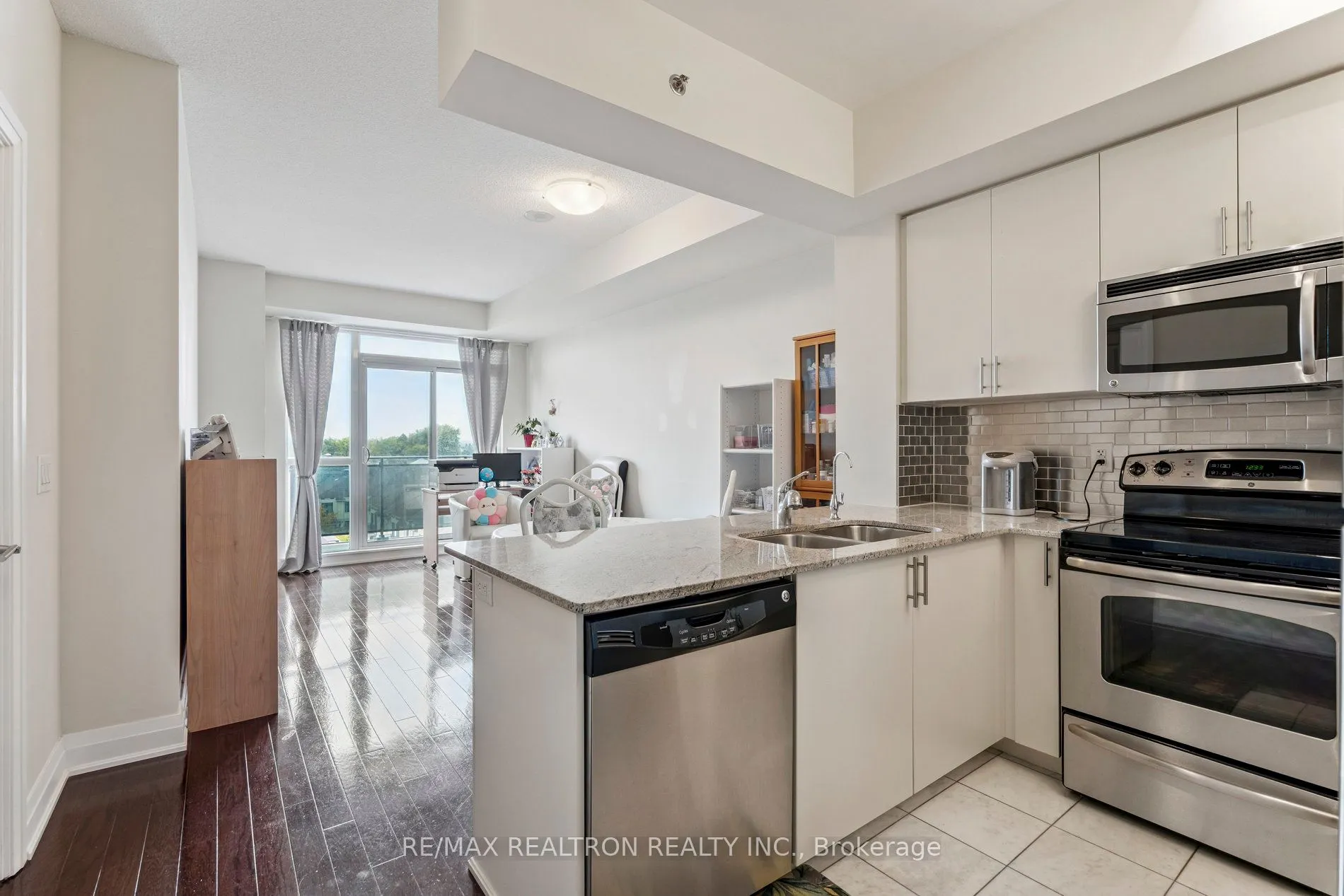 520 Steeles Avenue W, #714