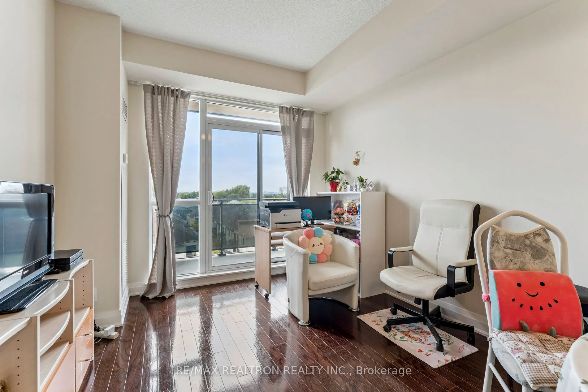 520 Steeles Avenue W, #714