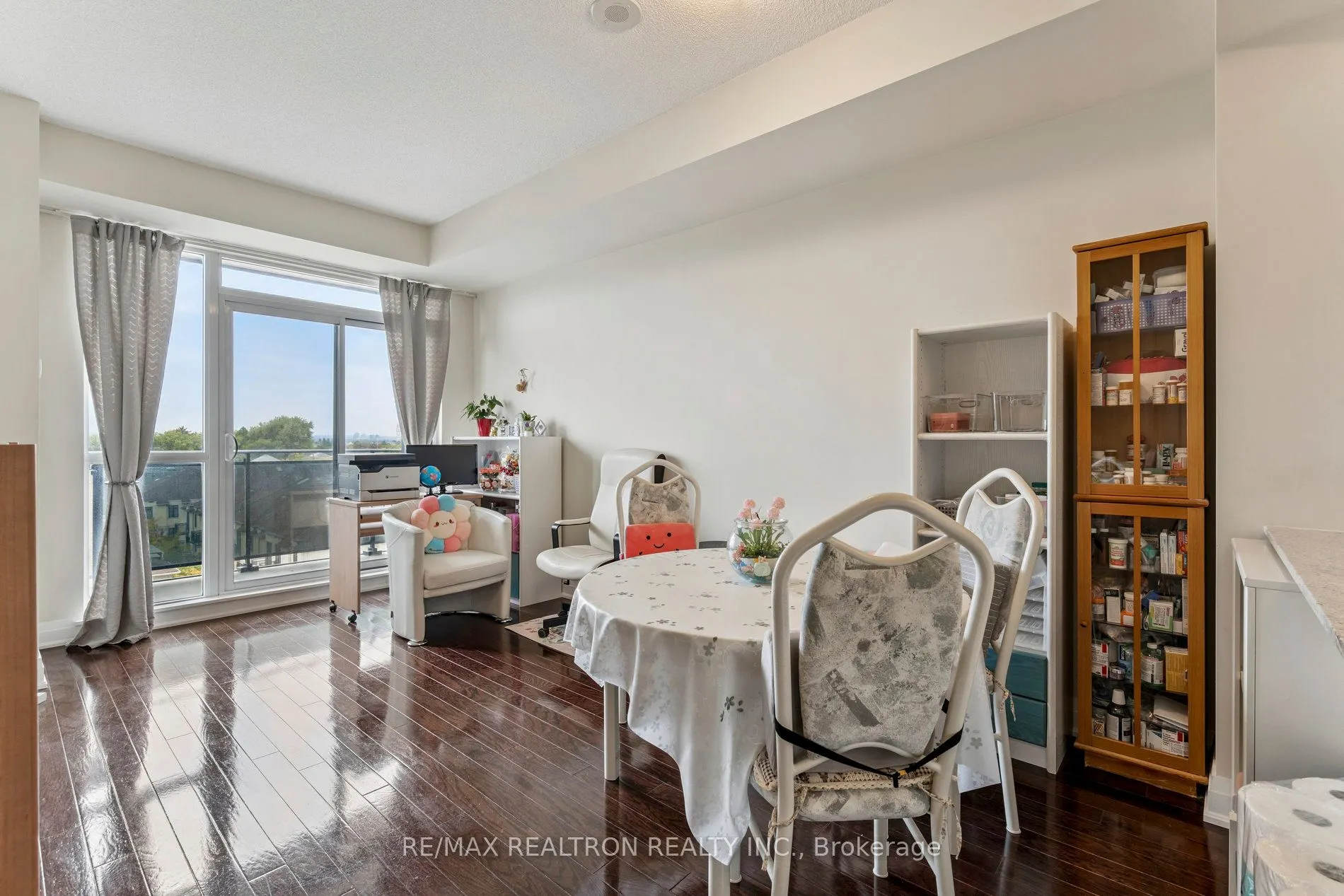 520 Steeles Avenue W, #714