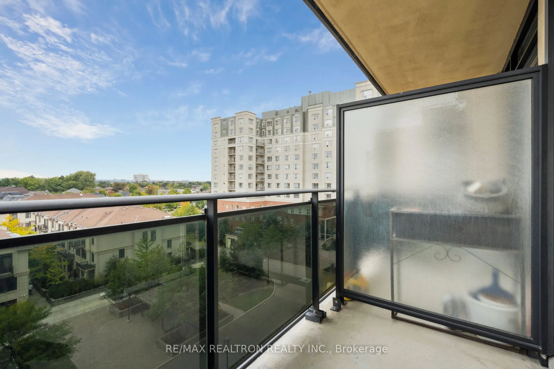 520 Steeles Avenue W, #714