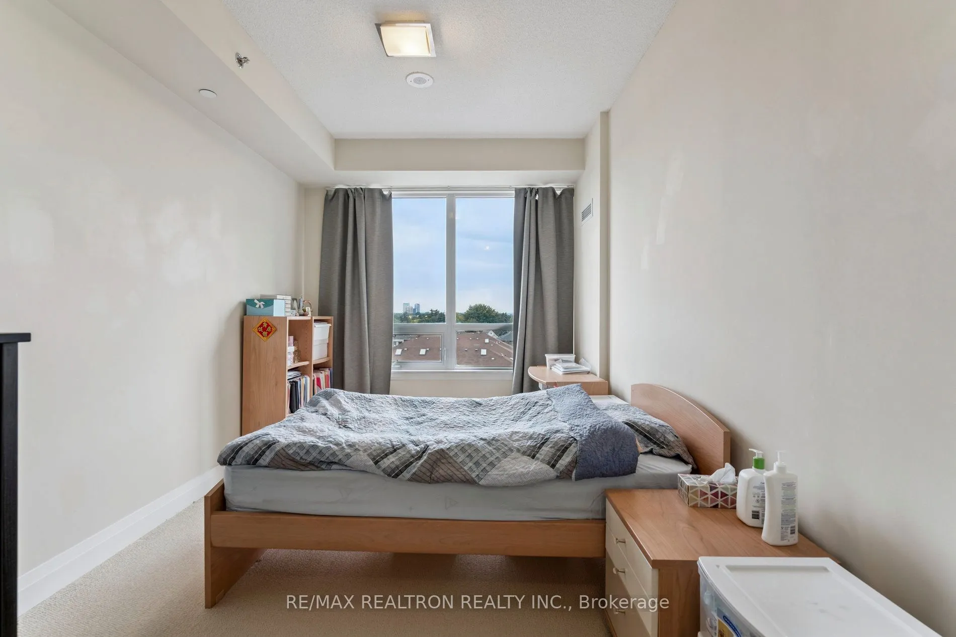 520 Steeles Avenue W, #714