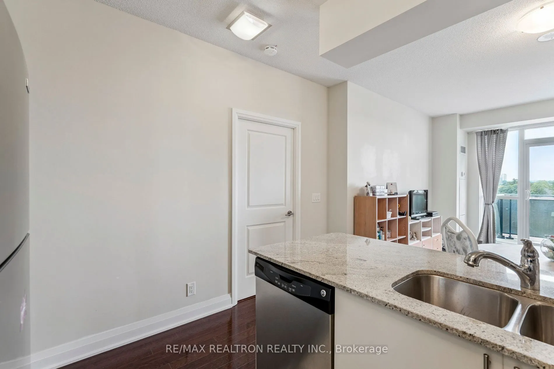 520 Steeles Avenue W, #714