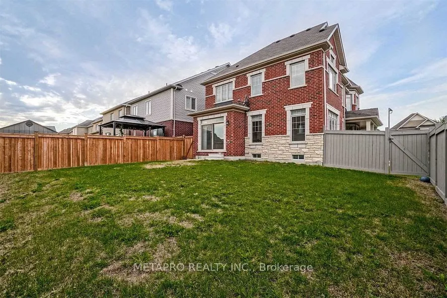 83 Pridham Place W