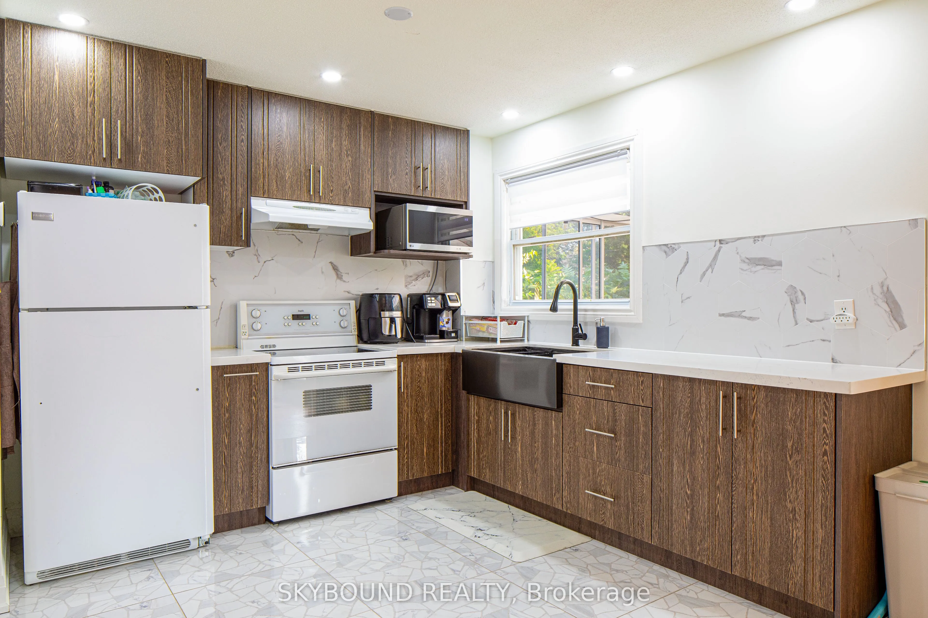 1021 Anna Maria Avenue