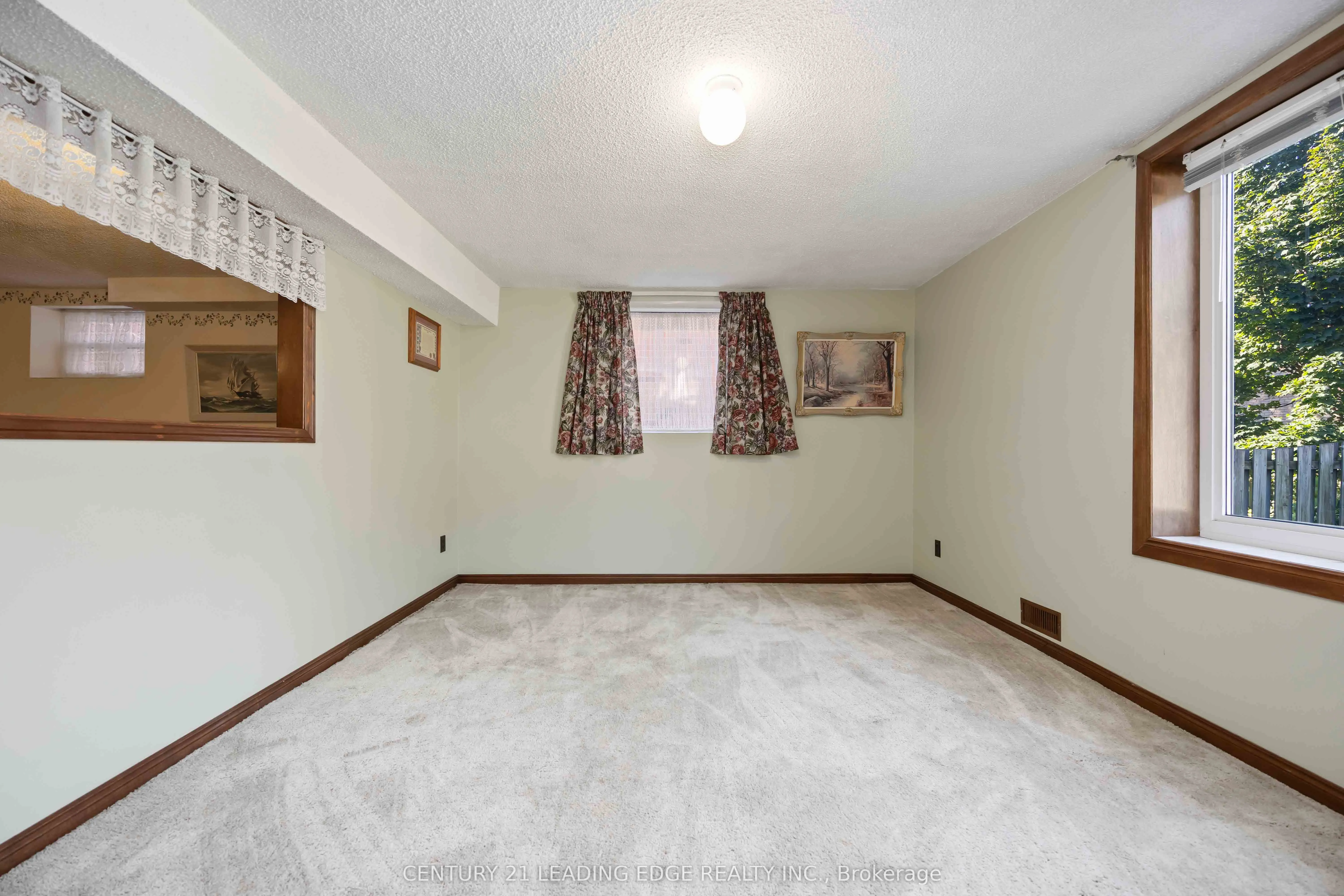 52 ASPEN Crescent