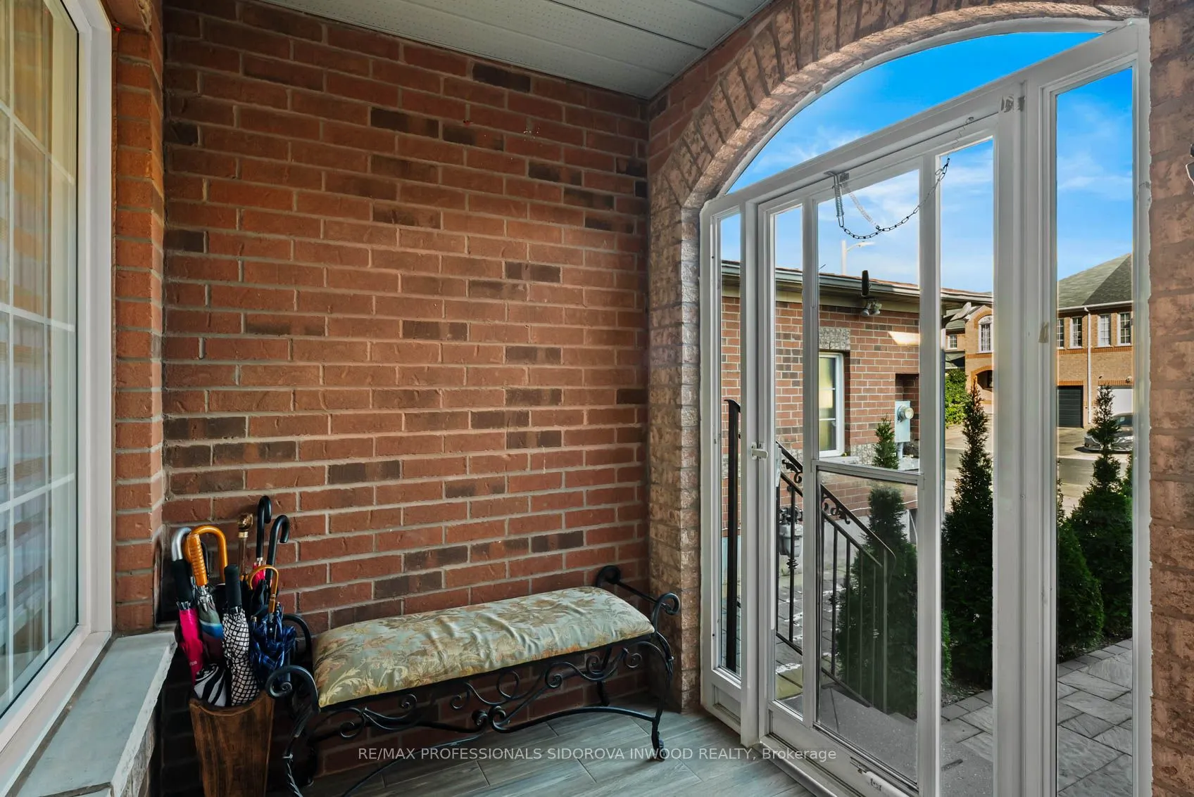 106 Lucena Crescent