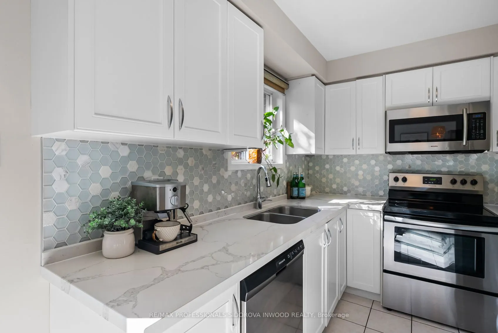 106 Lucena Crescent