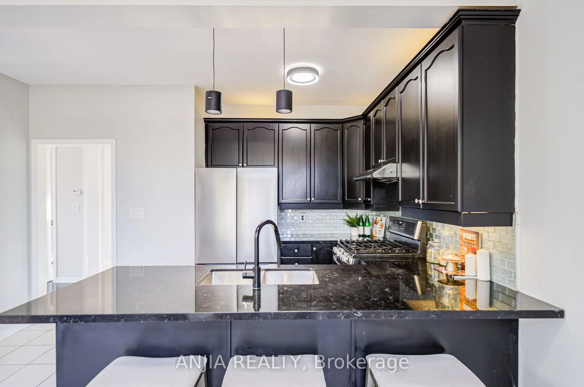 66 Alfred Paterson Drive, #Main & 2nd Floor
