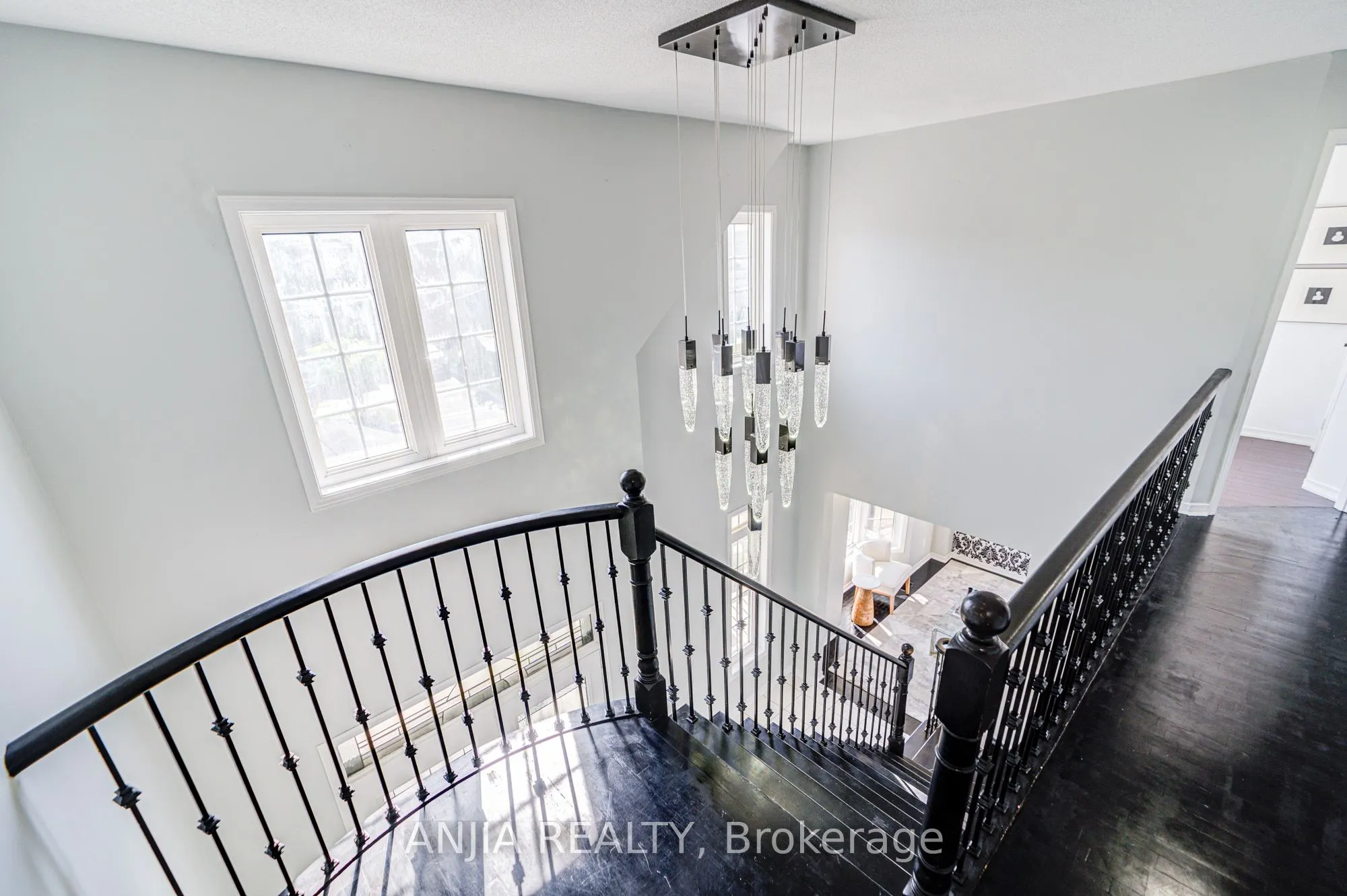 66 Alfred Paterson Drive, #Main & 2nd Floor