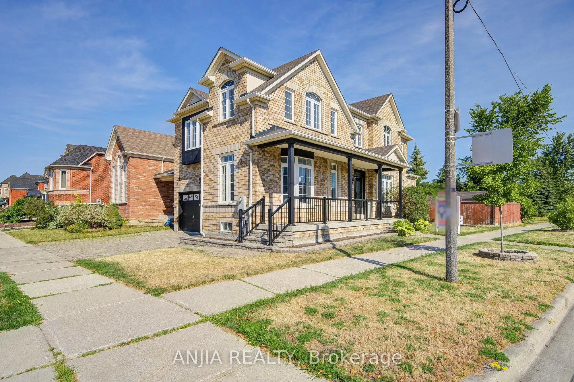 66 Alfred Paterson Drive, #Main & 2nd Floor