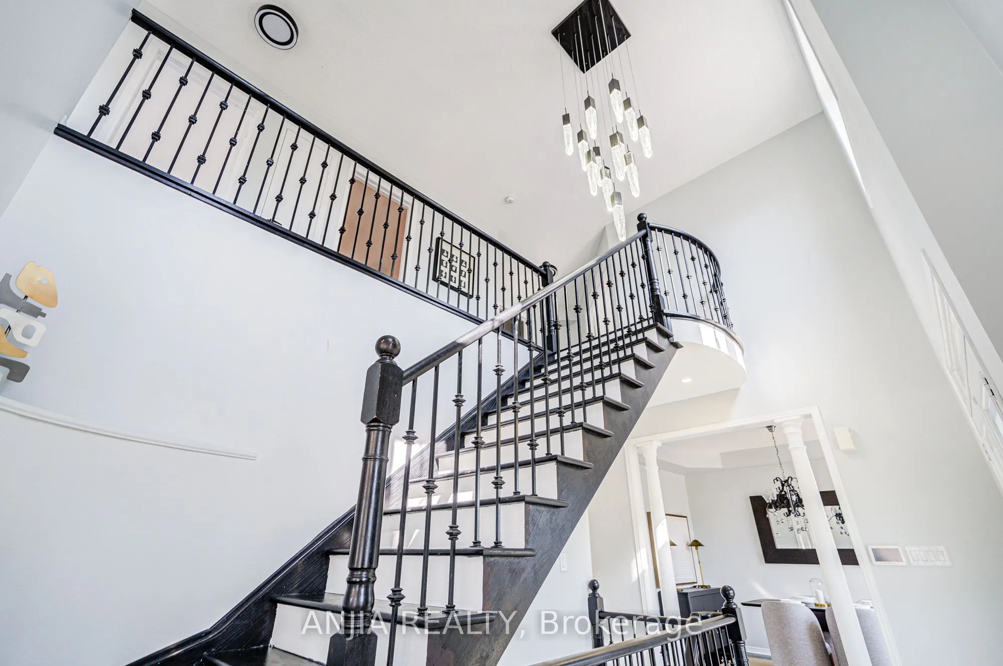 66 Alfred Paterson Drive, #Main & 2nd Floor