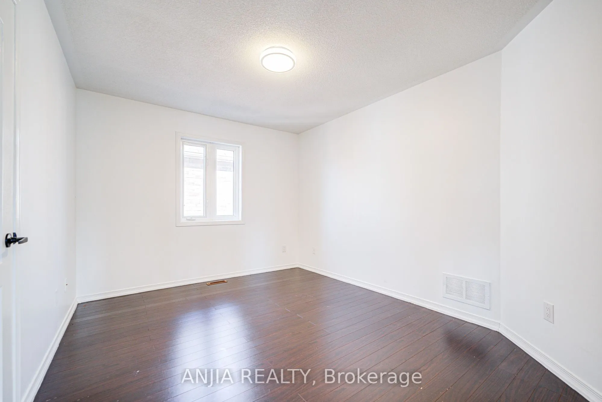 66 Alfred Paterson Drive, #Main & 2nd Floor