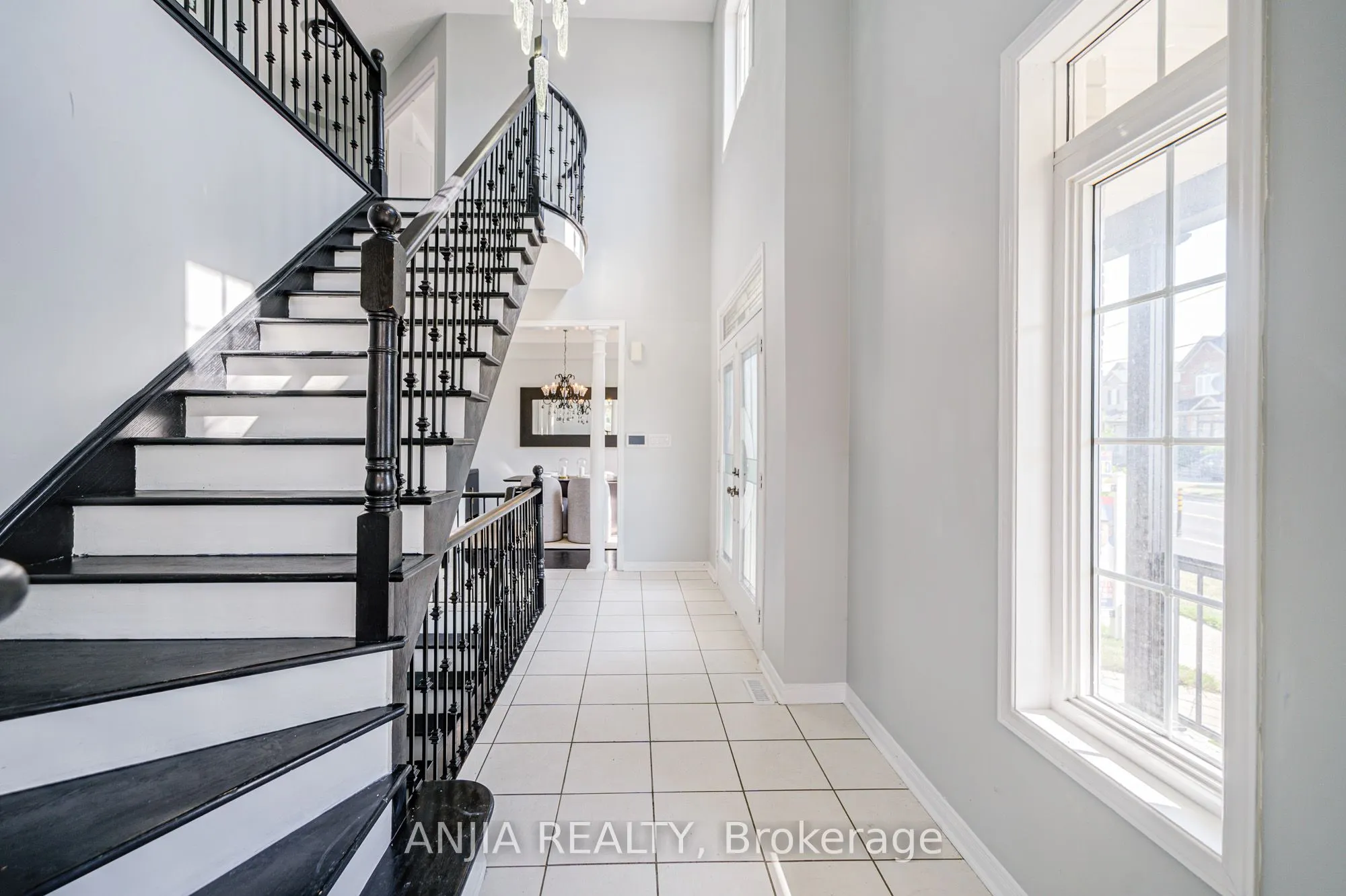 66 Alfred Paterson Drive, #Main & 2nd Floor