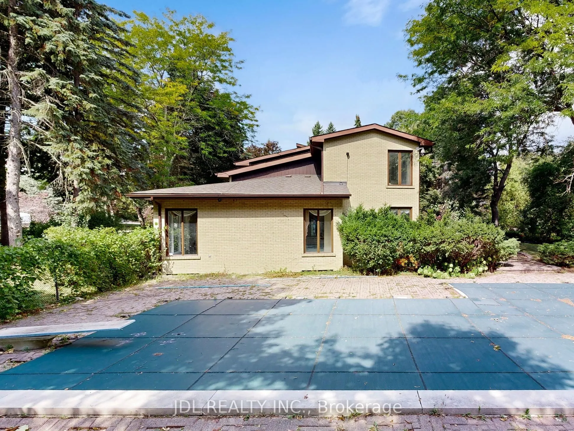 11 Moodie Drive