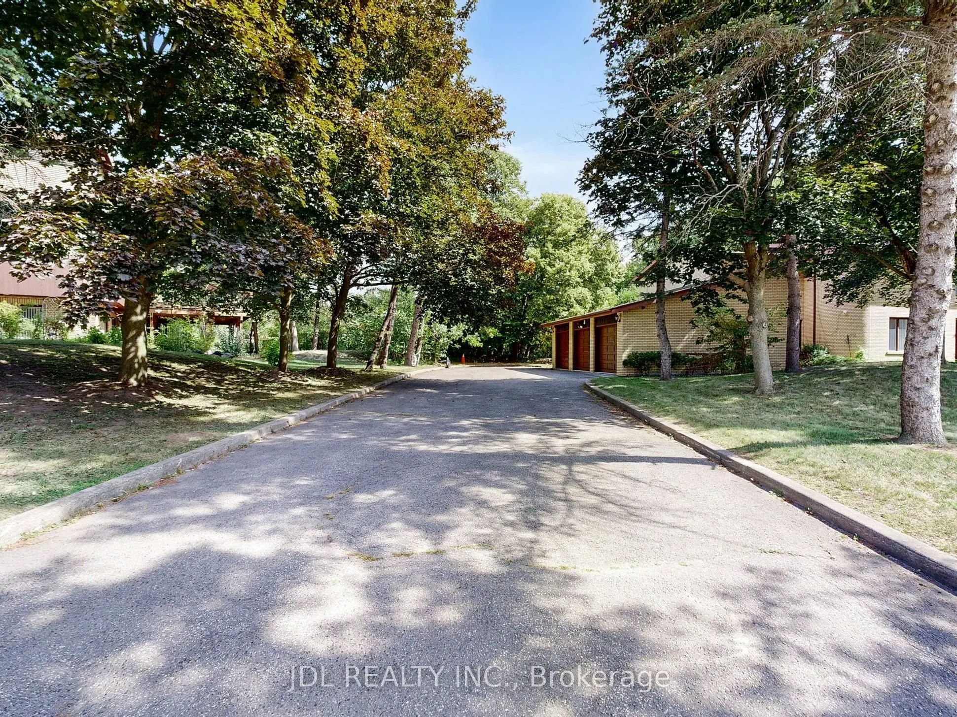 11 Moodie Drive