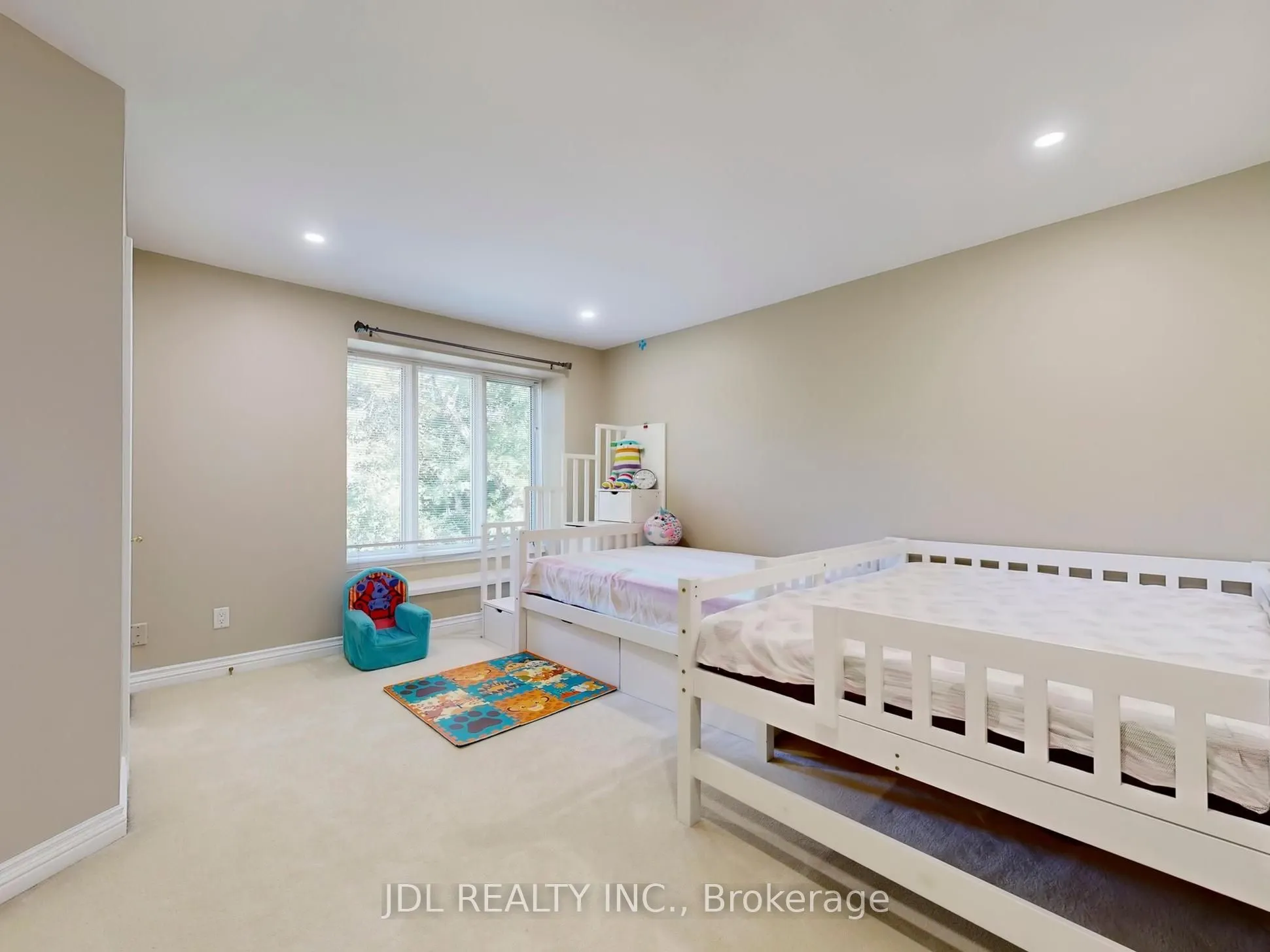 11 Moodie Drive