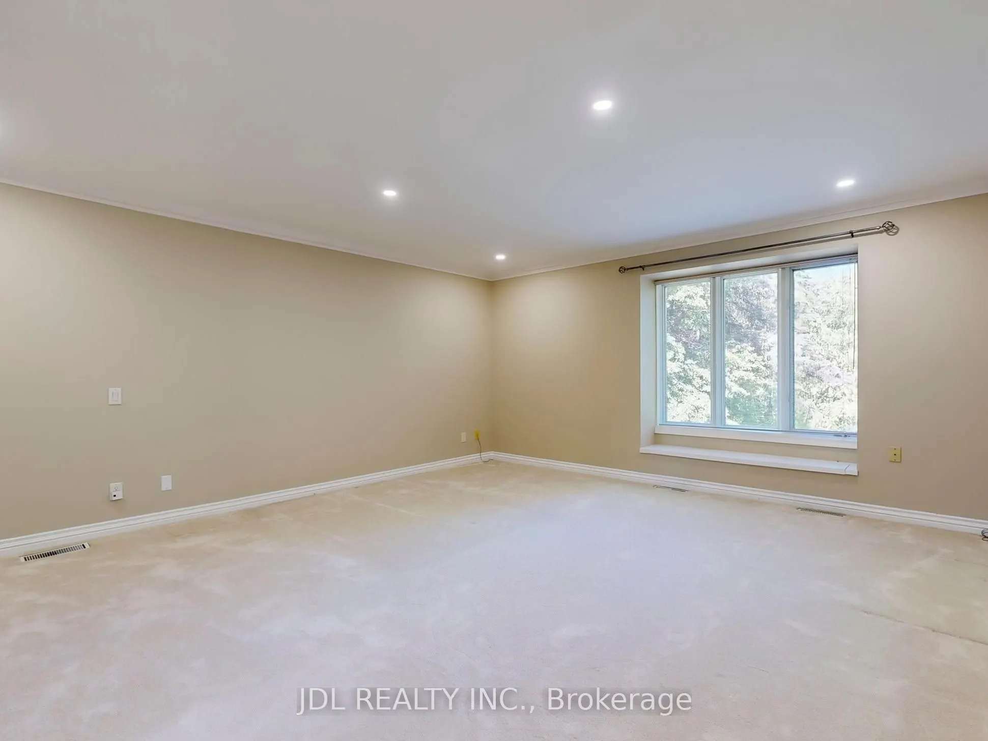 11 Moodie Drive