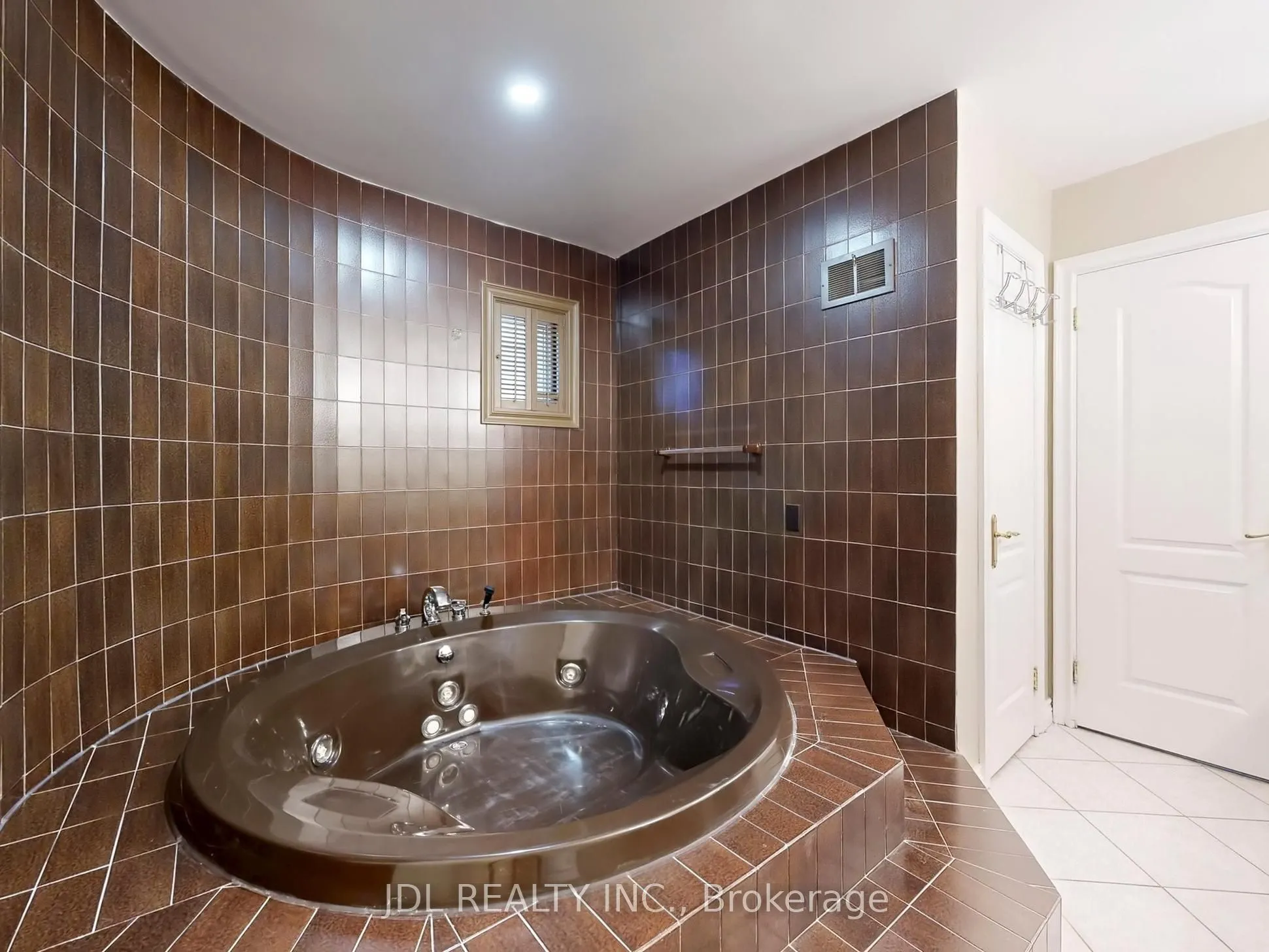 11 Moodie Drive