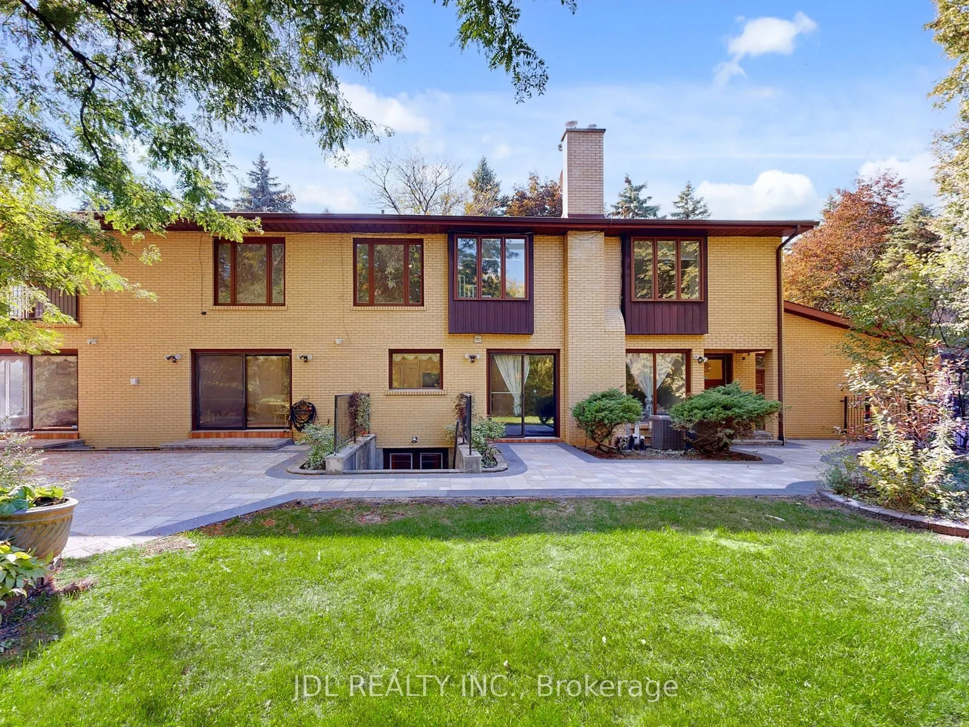 11 Moodie Drive