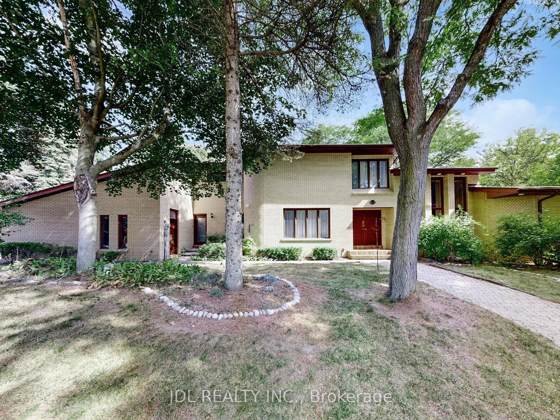 11 Moodie Drive