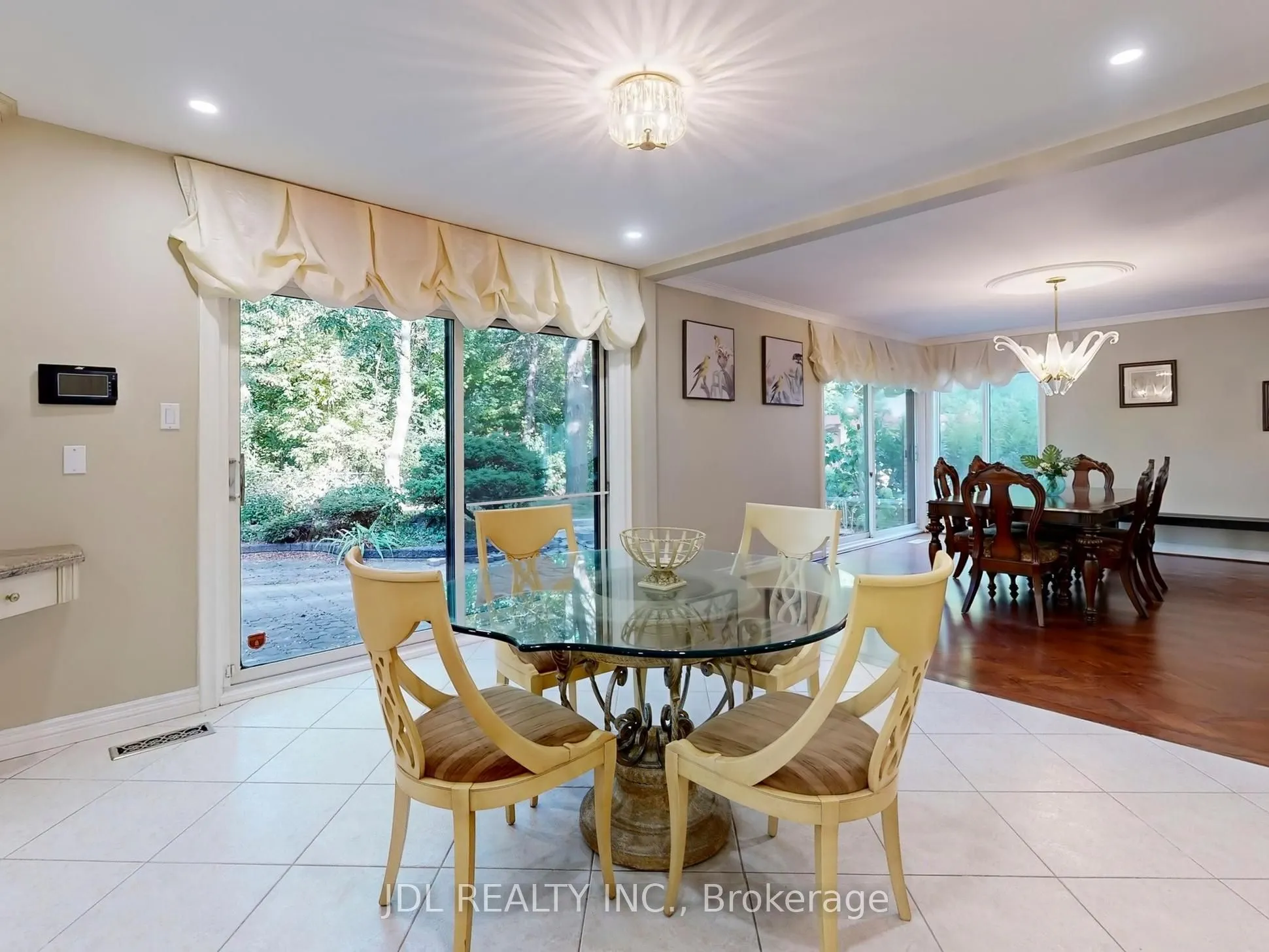 11 Moodie Drive